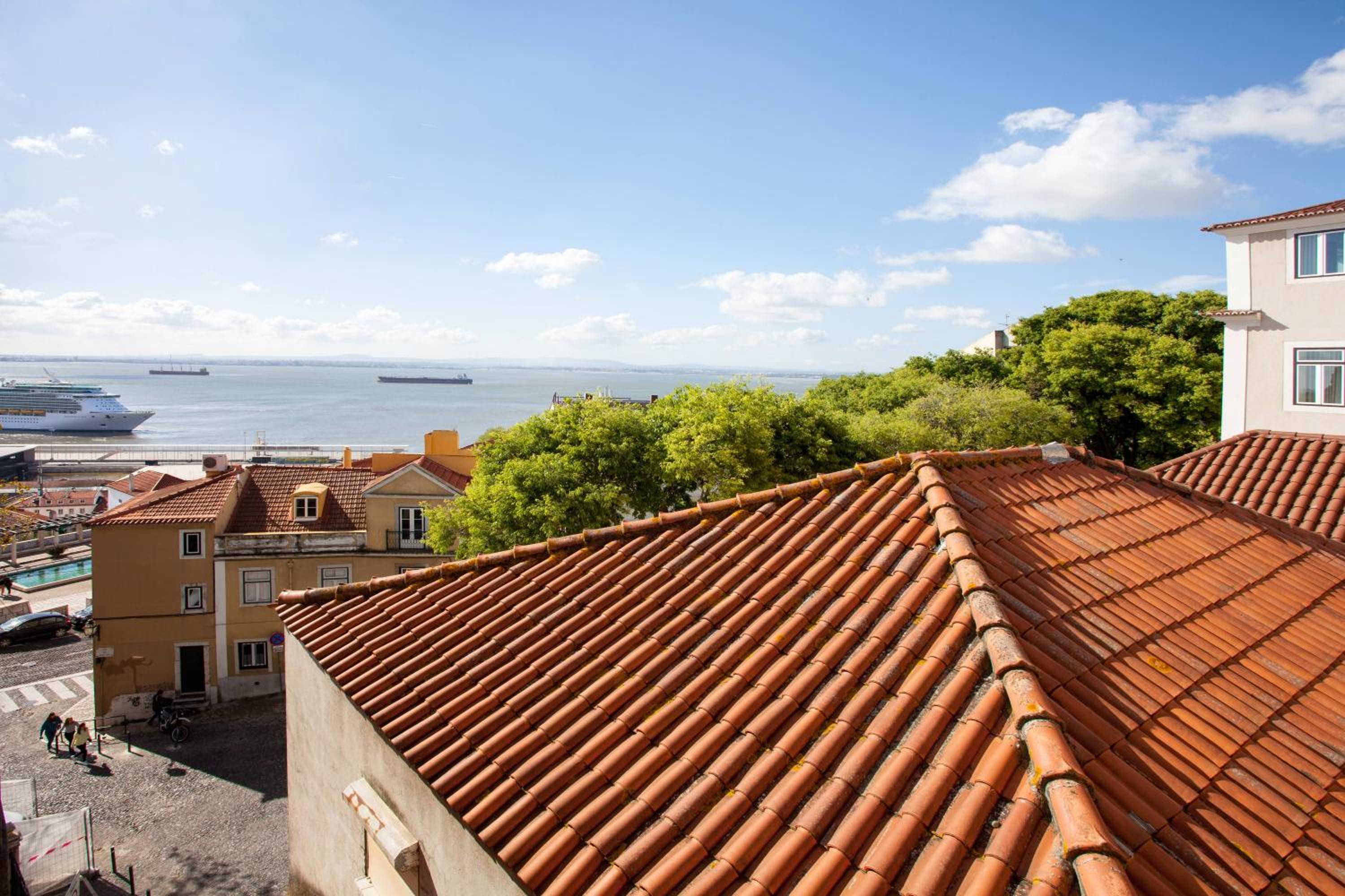 Suite with City View - Photo 7
