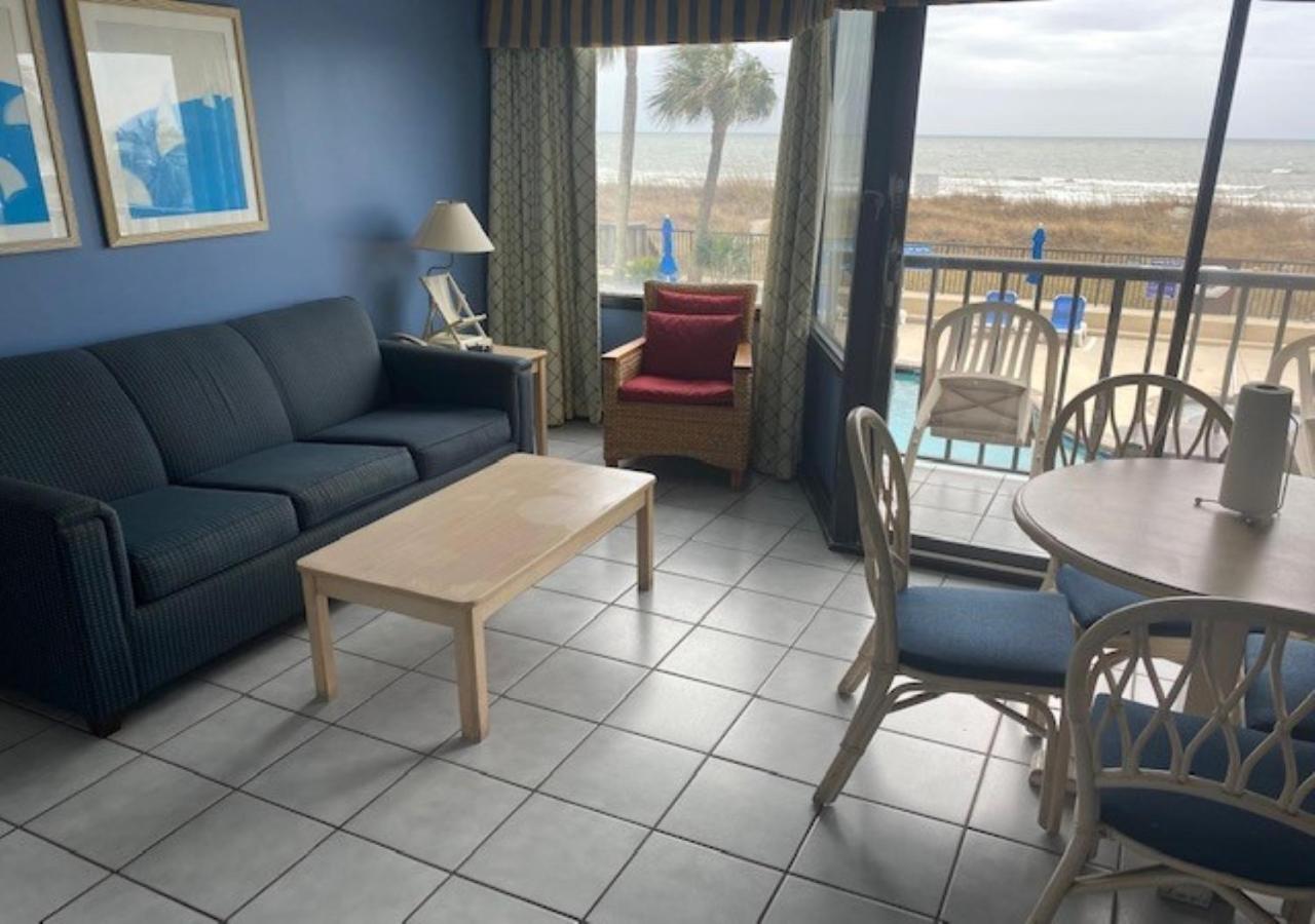 One-Bedroom Suite with One Queen Bed - Oceanfront/Non-Smoking