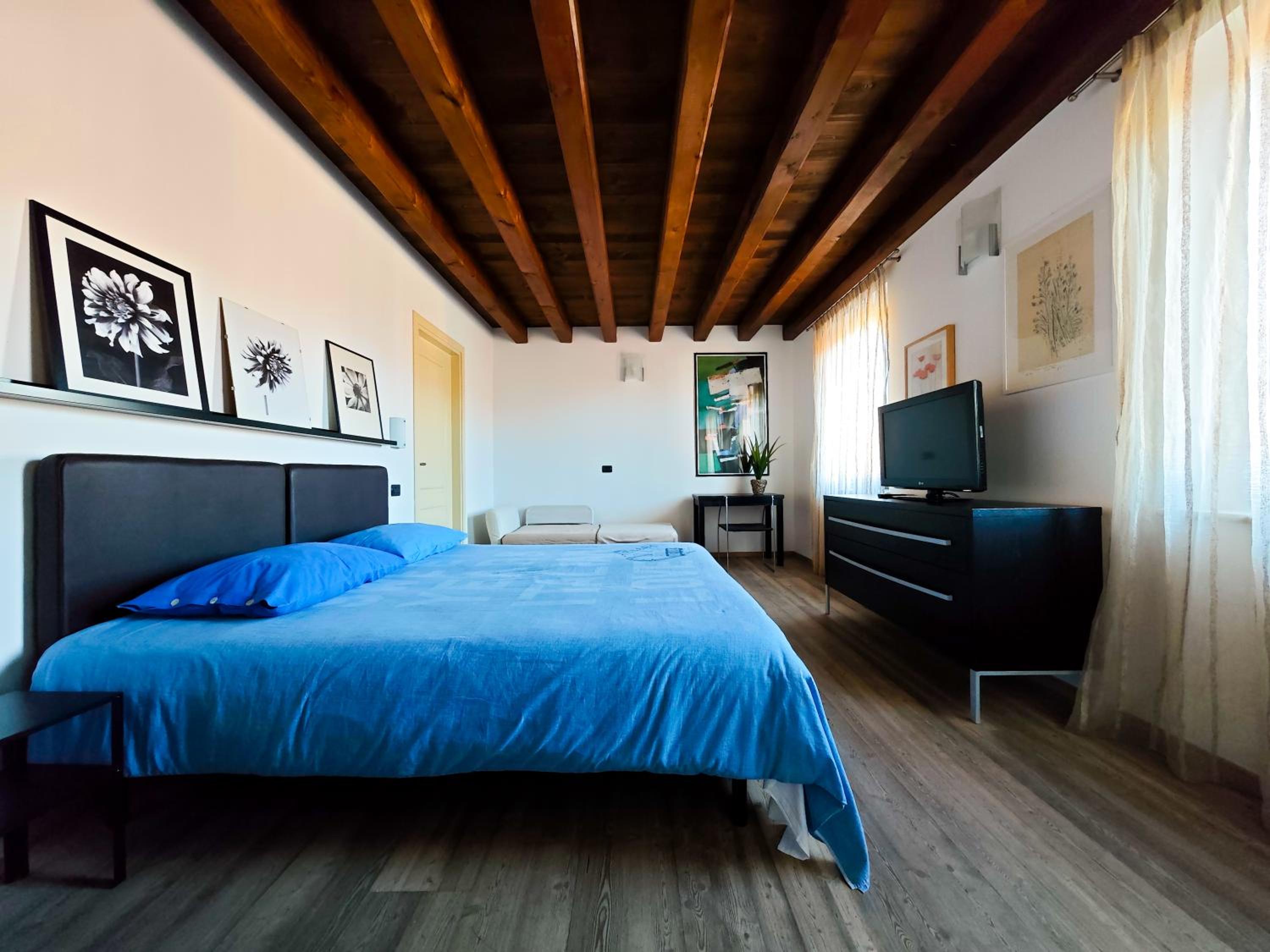 Double or Twin Room with Private Bathroom