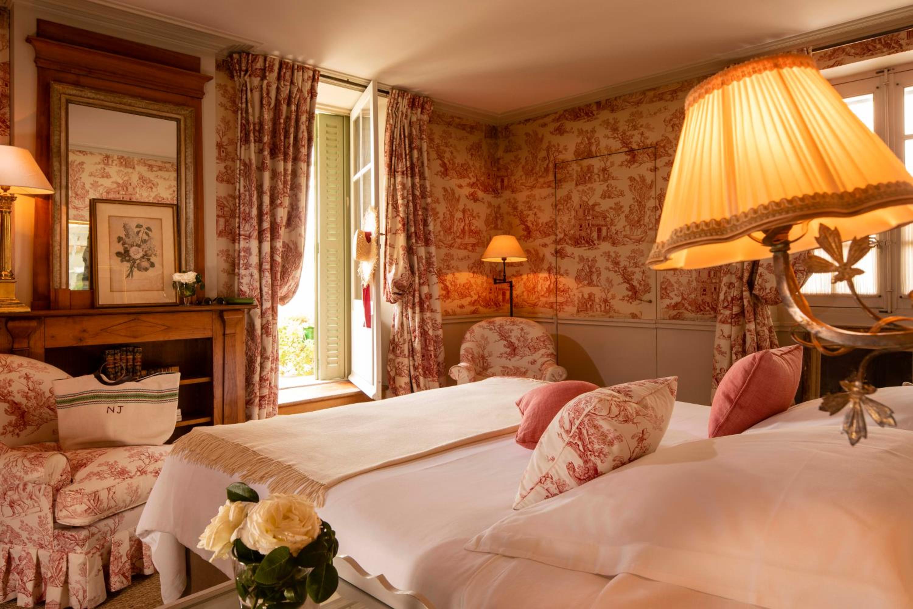 Double or Twin Deluxe Room - Photo 4