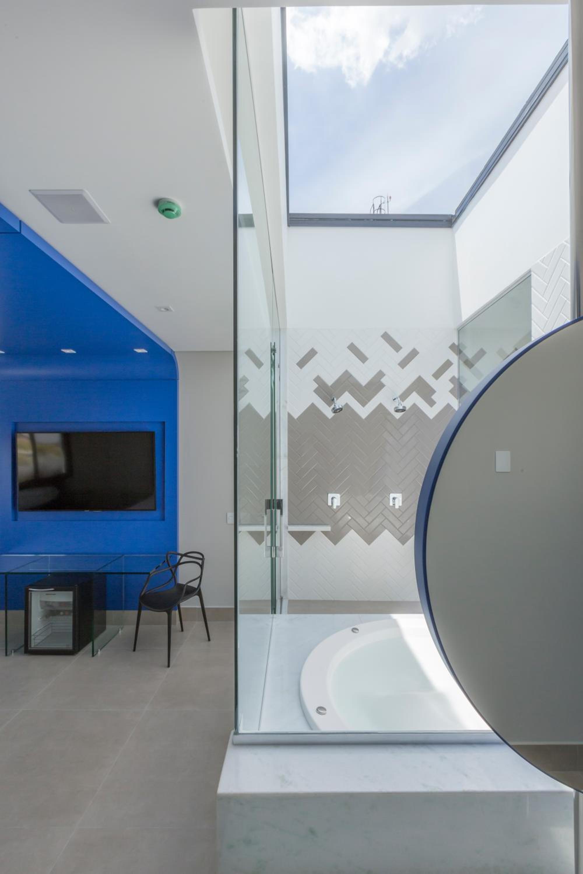 Queen Suite with Spa Bath - Photo 2
