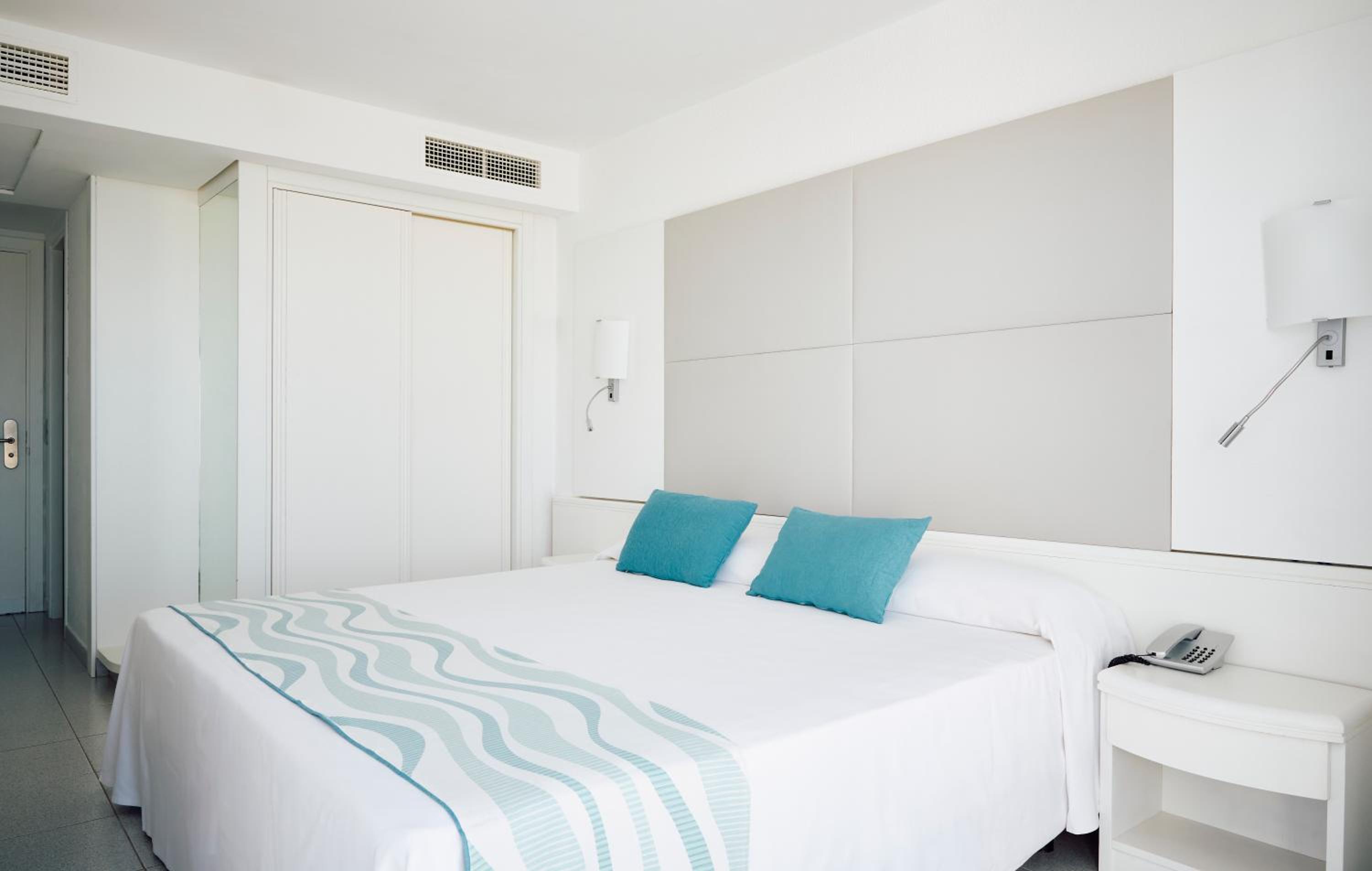 Standard Twin Room - Photo 5