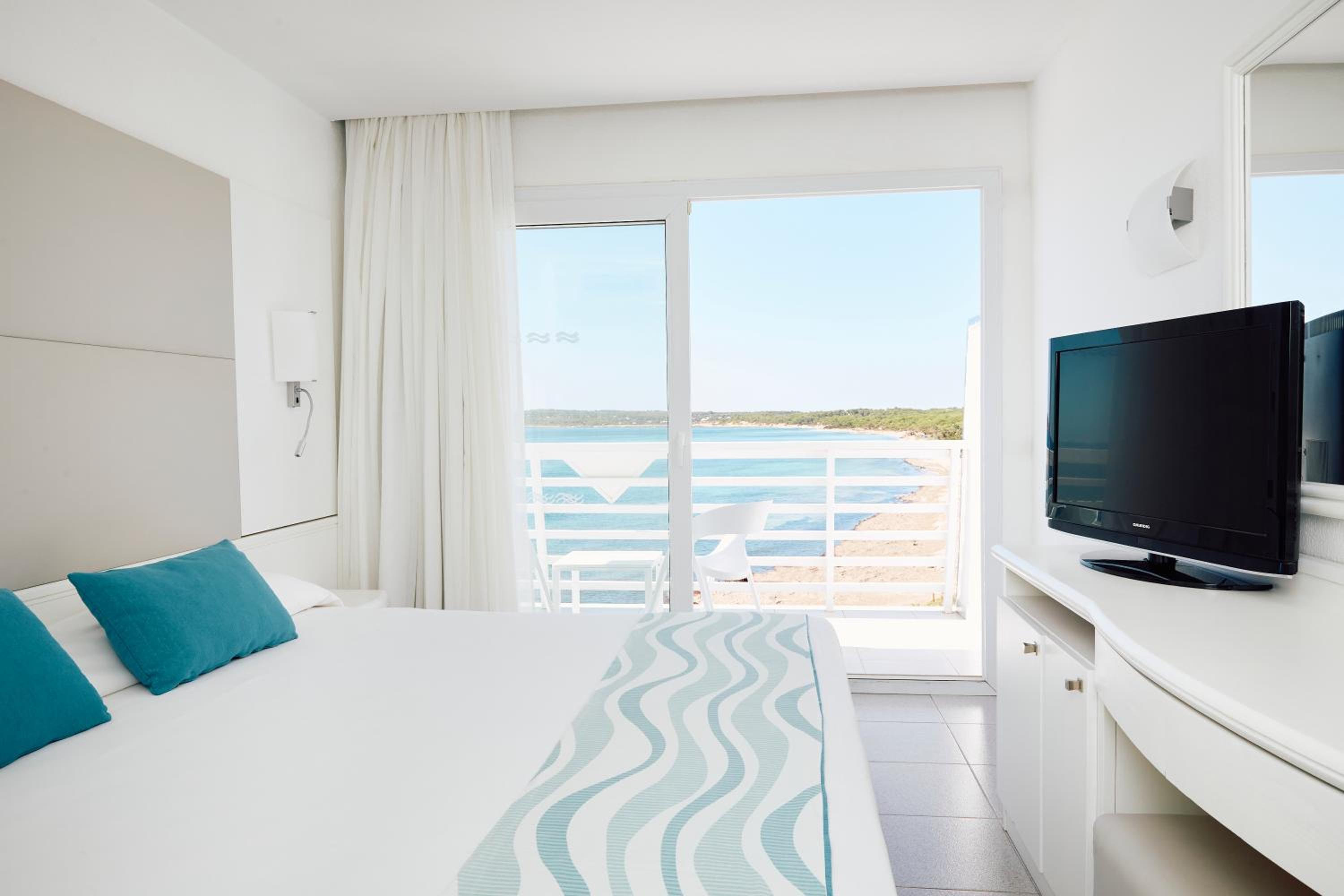 Deluxe Double Room with Sea View (2 adults) - Photo 4