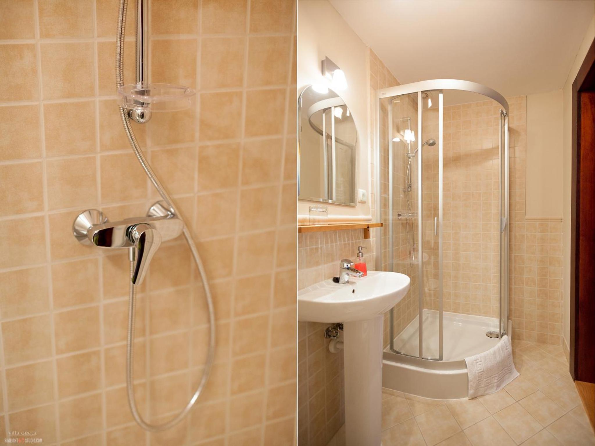 Single Room with Private Bathroom photo 3