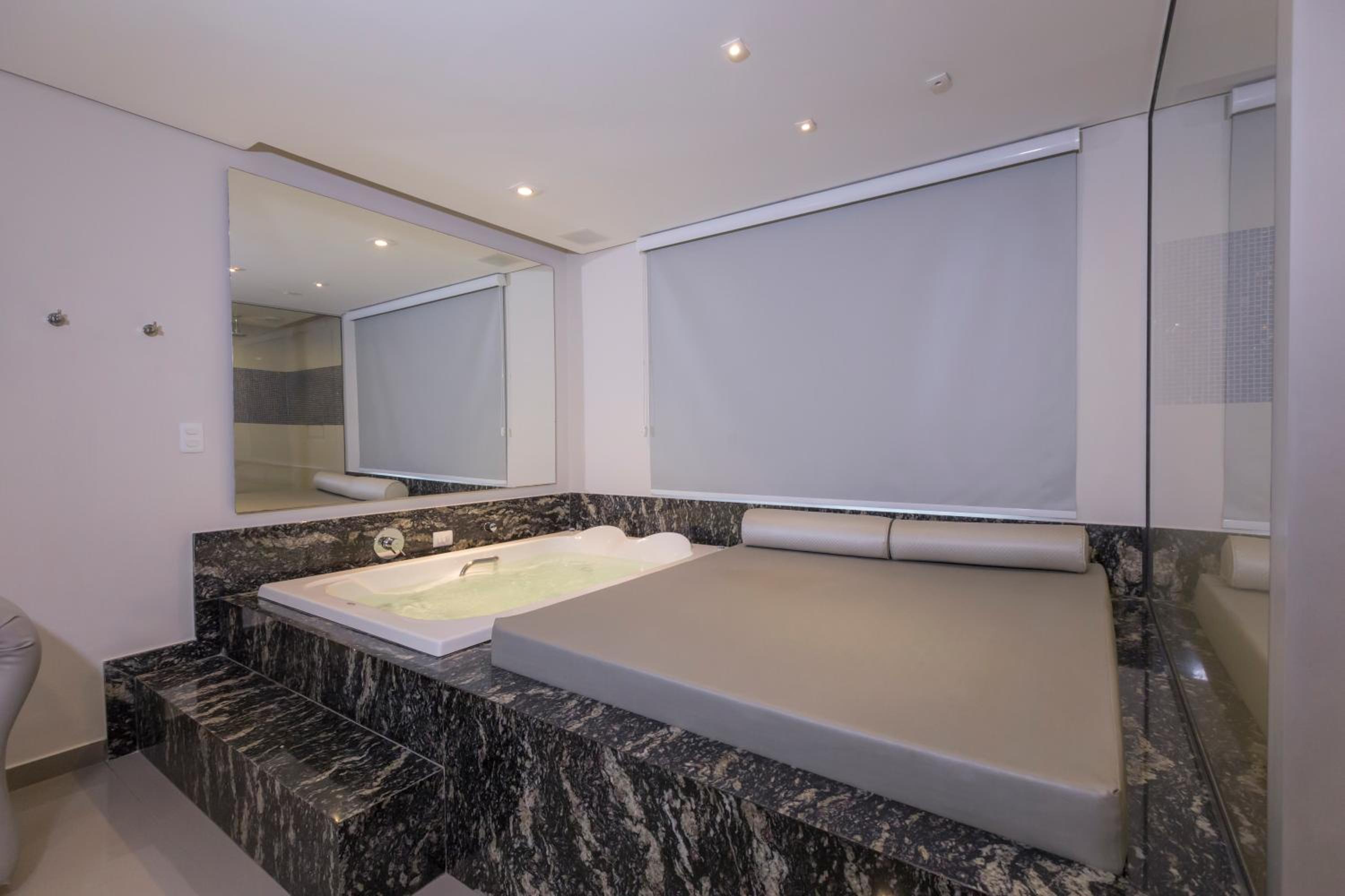 Studio with Spa Bath - Photo 2