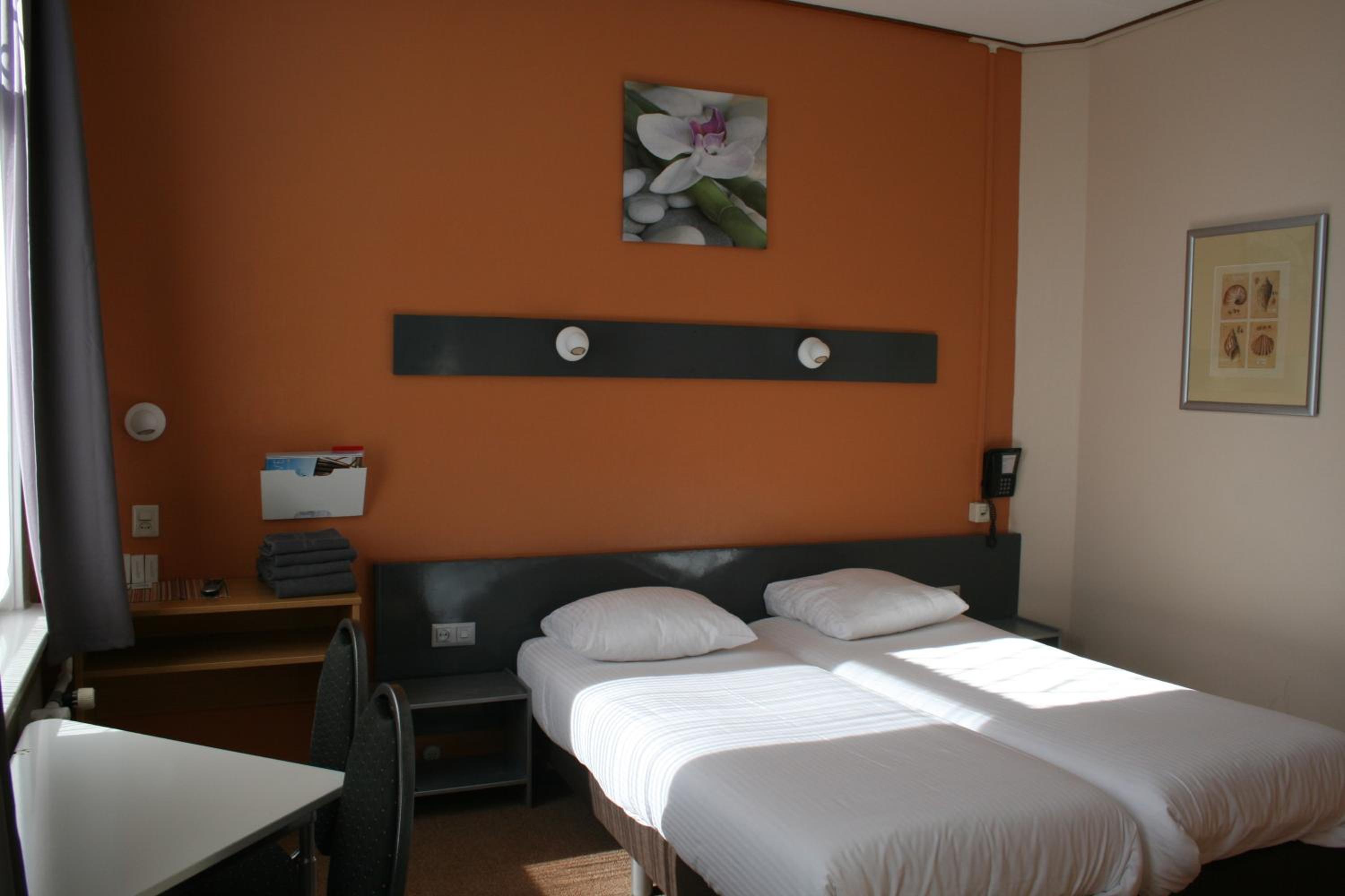 Standard Double or Twin Room photo 3