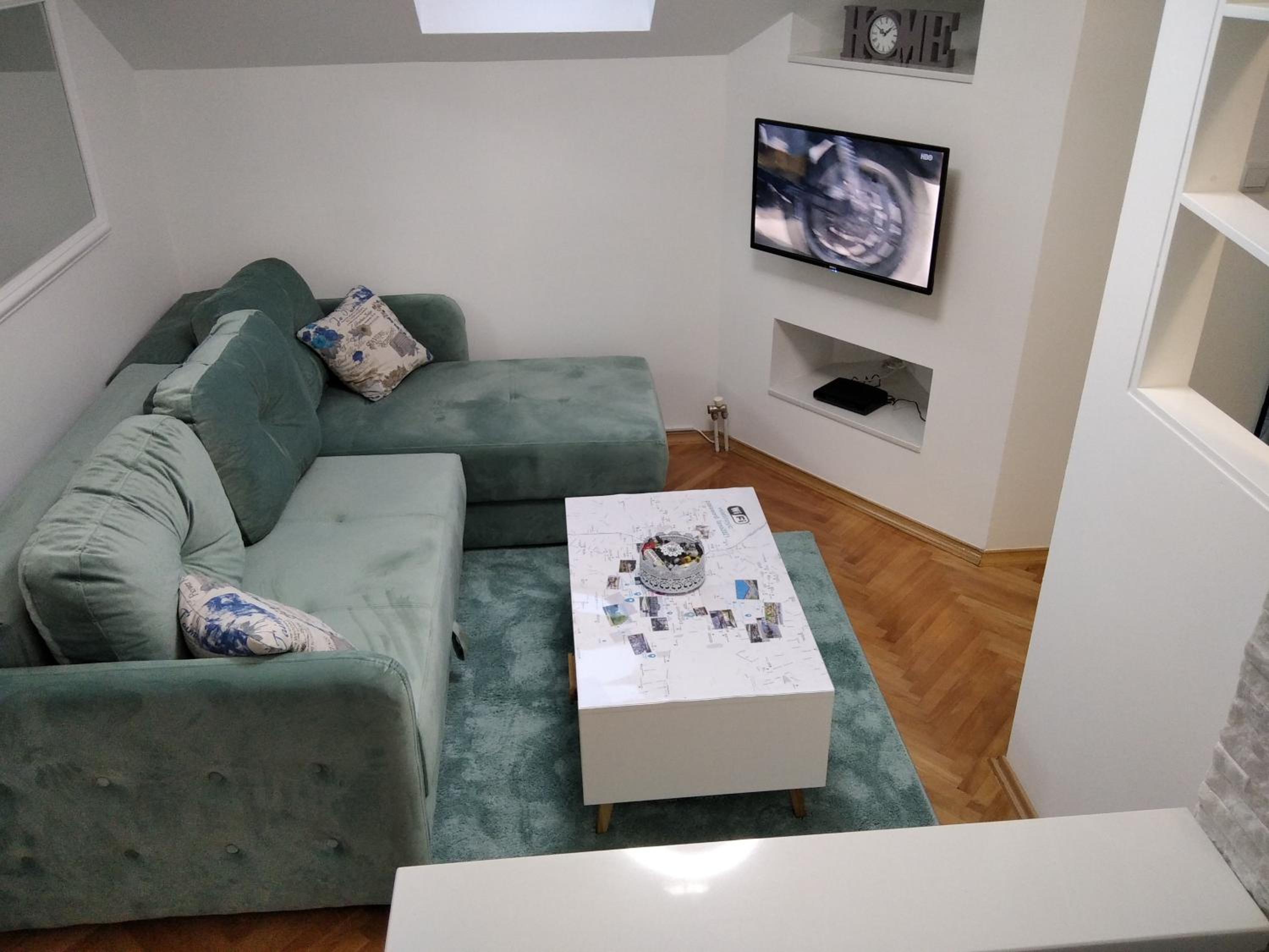 One-Bedroom Apartment photo 1