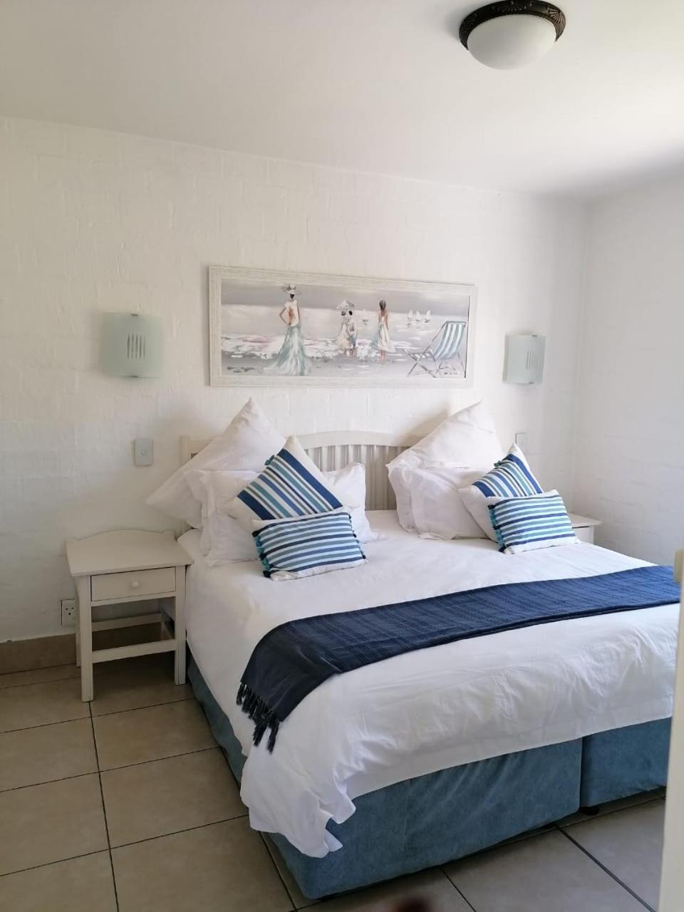 Two-Bedroom Apartment - Photo 3