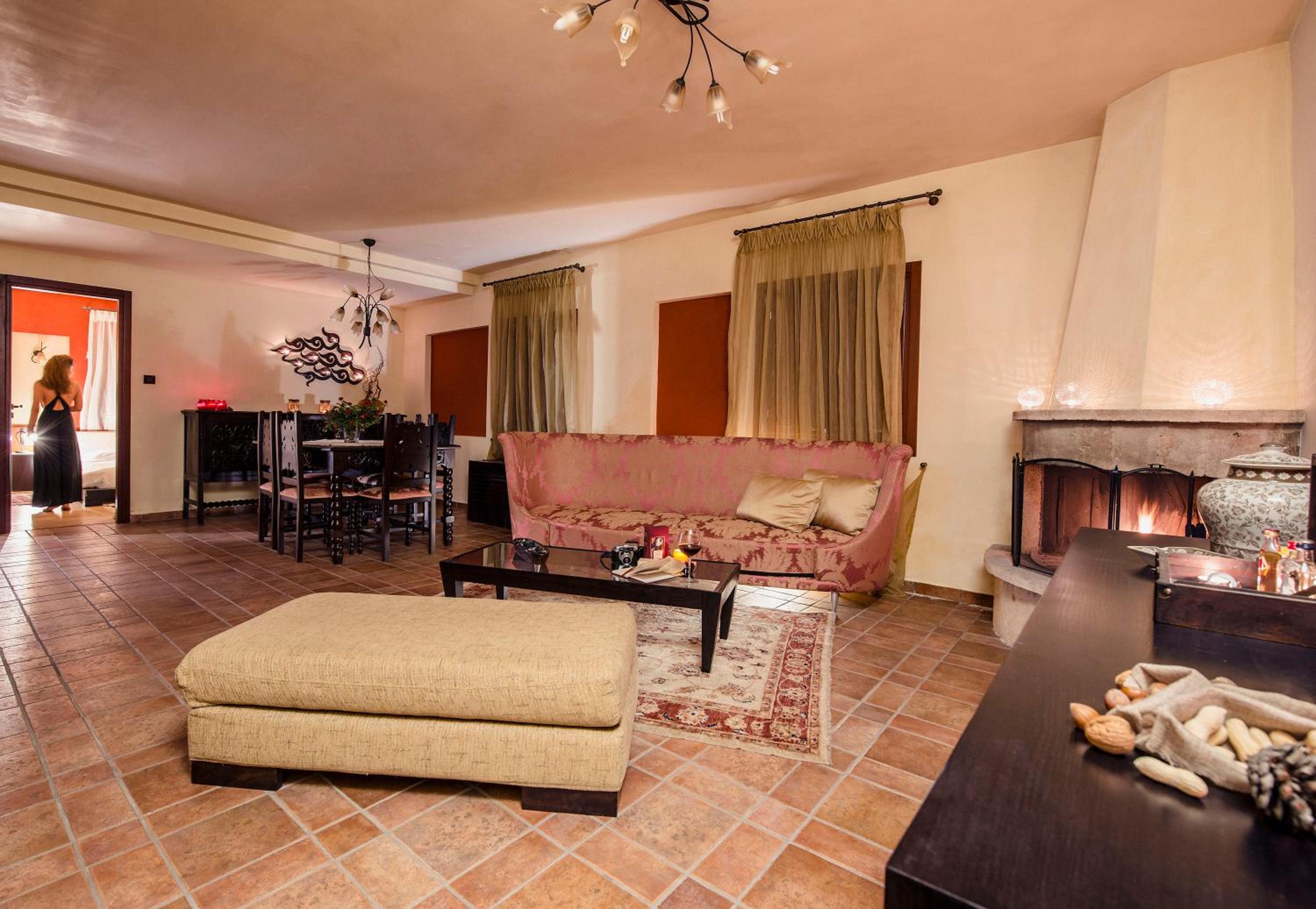 Cosmos Suite with Spa Tub - Photo 6