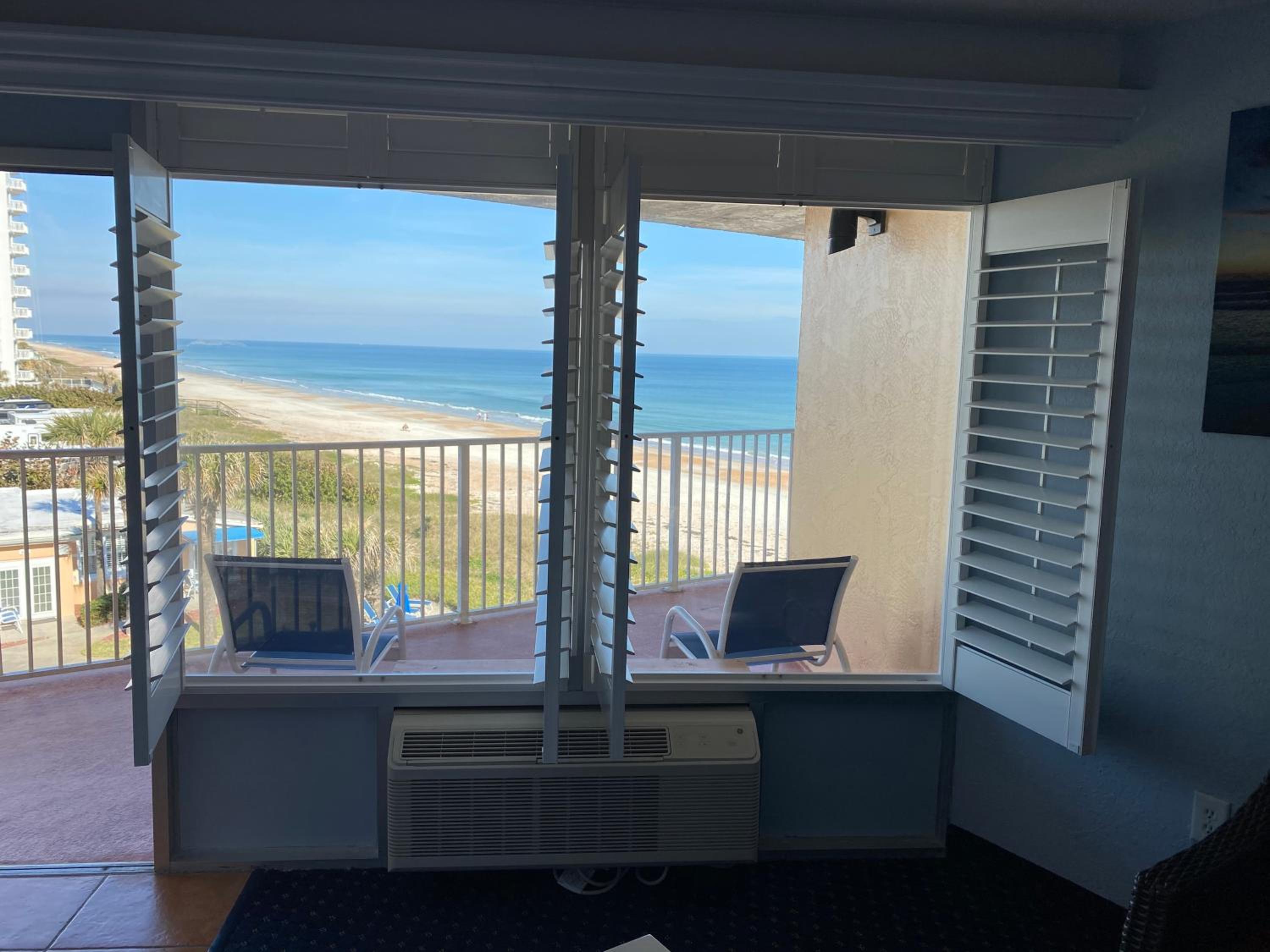 Queen Room with 2 Queen Beds and Ocean View - Photo 3