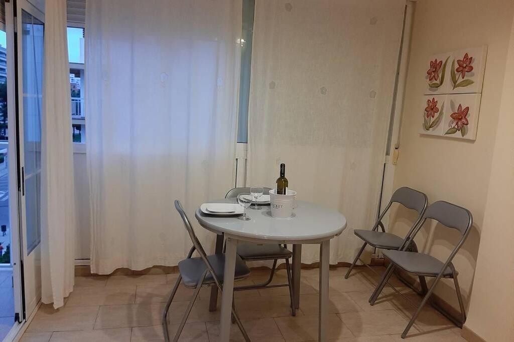 One-Bedroom Apartment photo 2