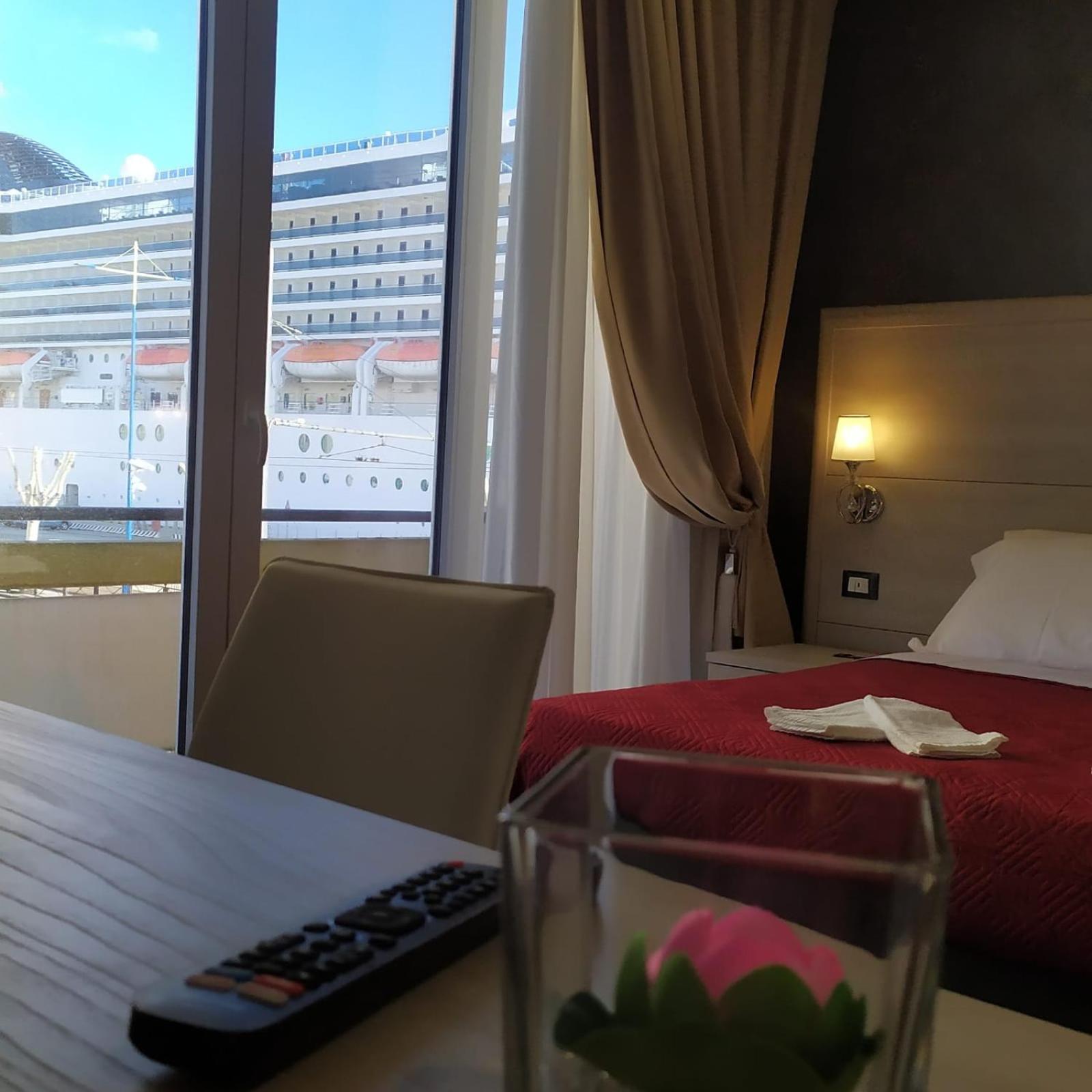 Deluxe Double or Twin Room with Sea View - Photo 20