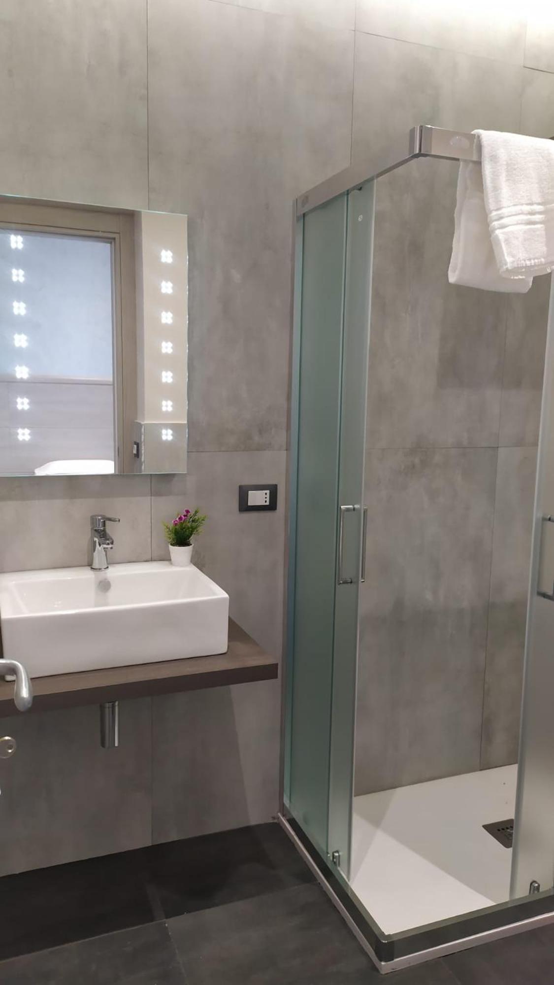 Standard Double or Twin Room with Balcony - Photo 3