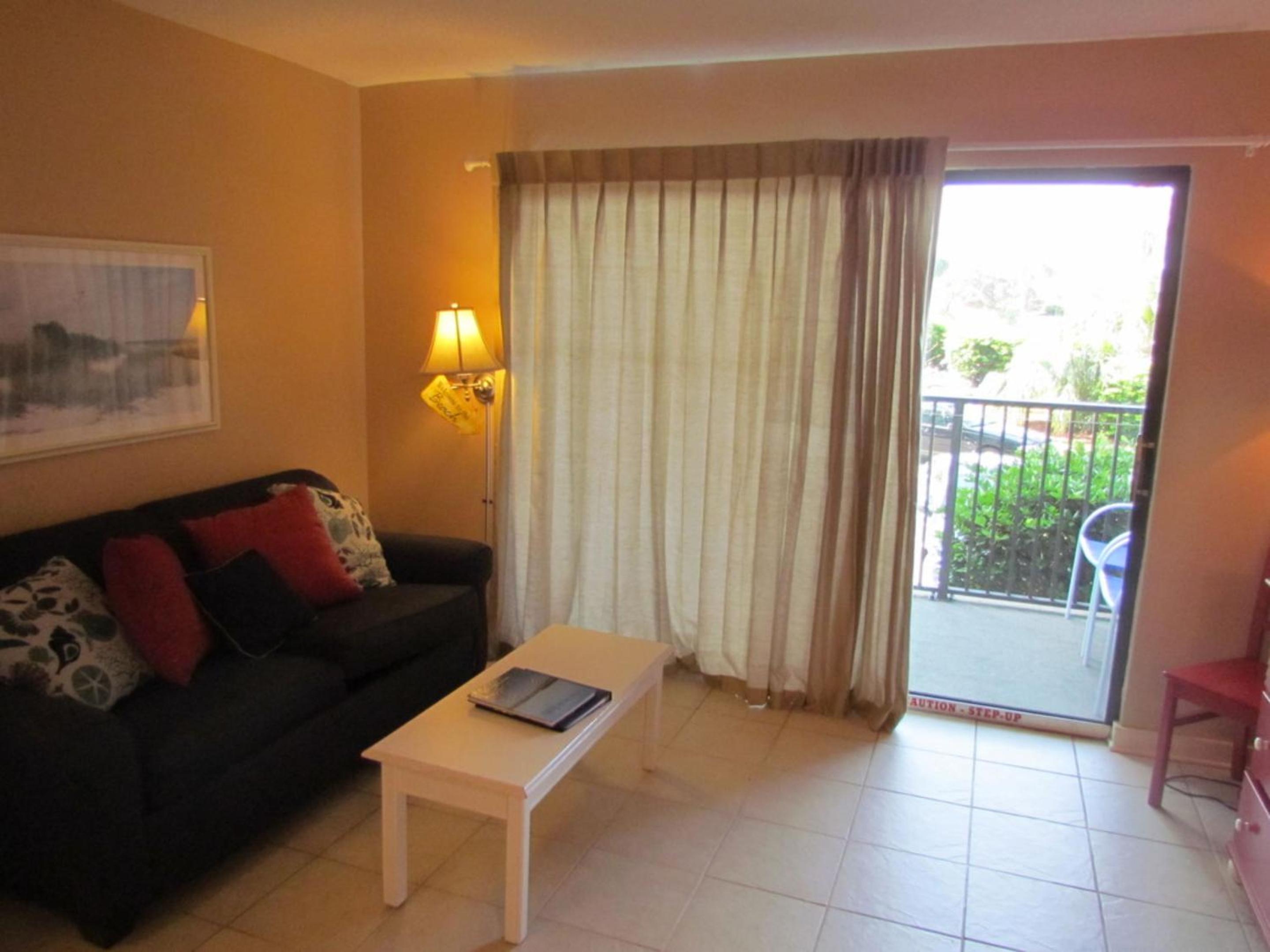 One-Bedroom Apartment With Partial Ocean View