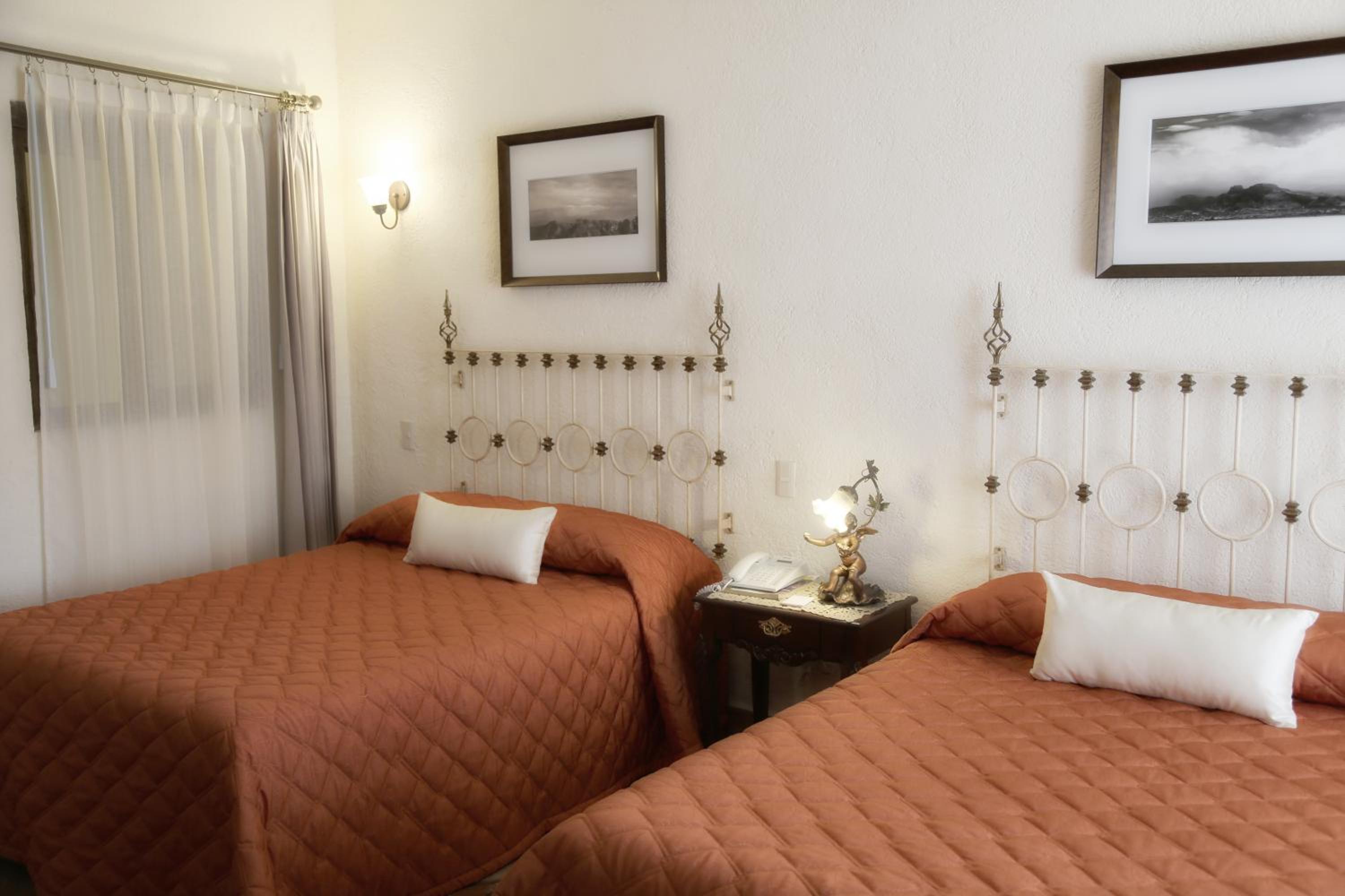 Double Room with Two Double Beds - Photo 8