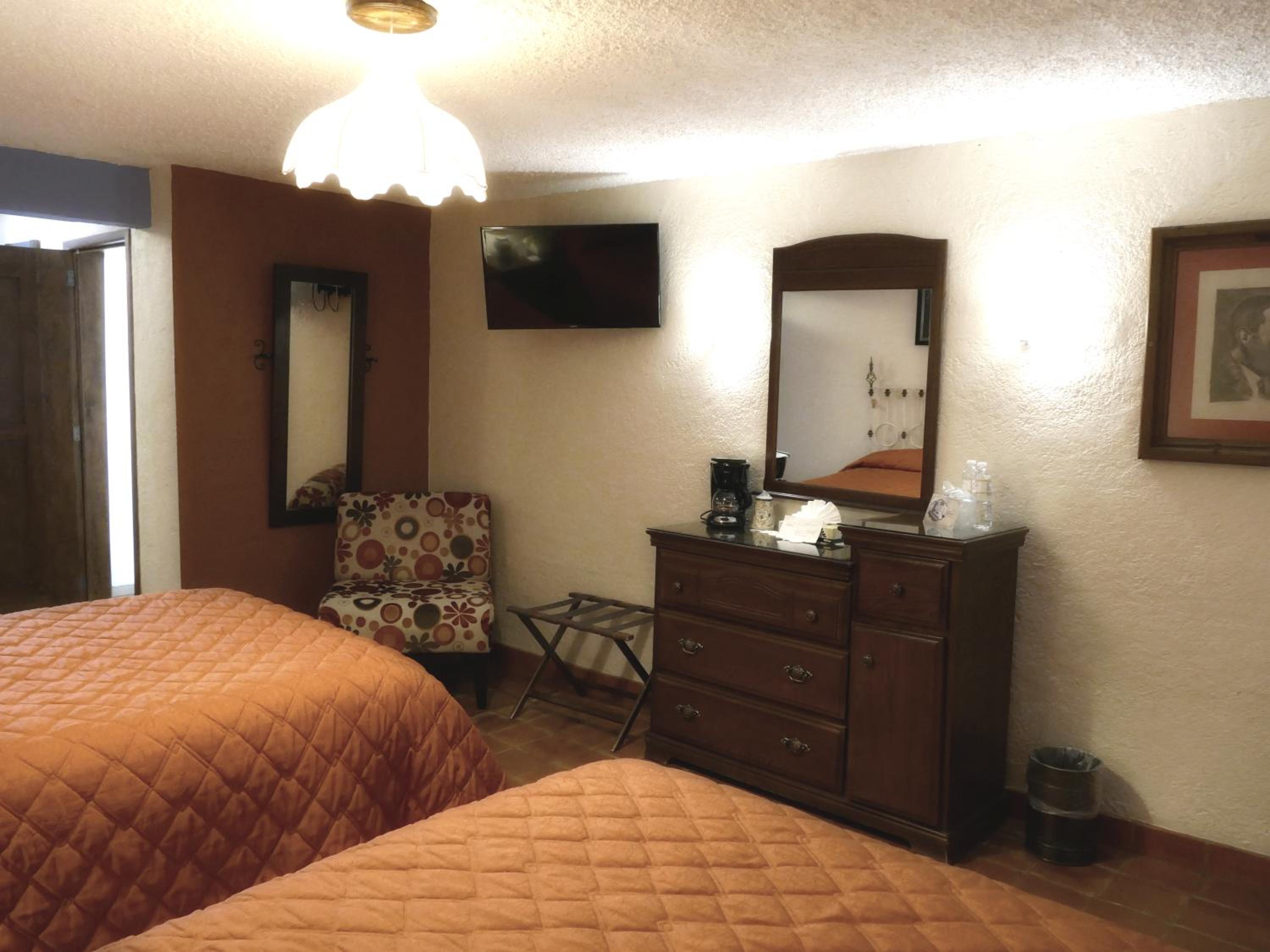 Double Room with Two Double Beds - Photo 4