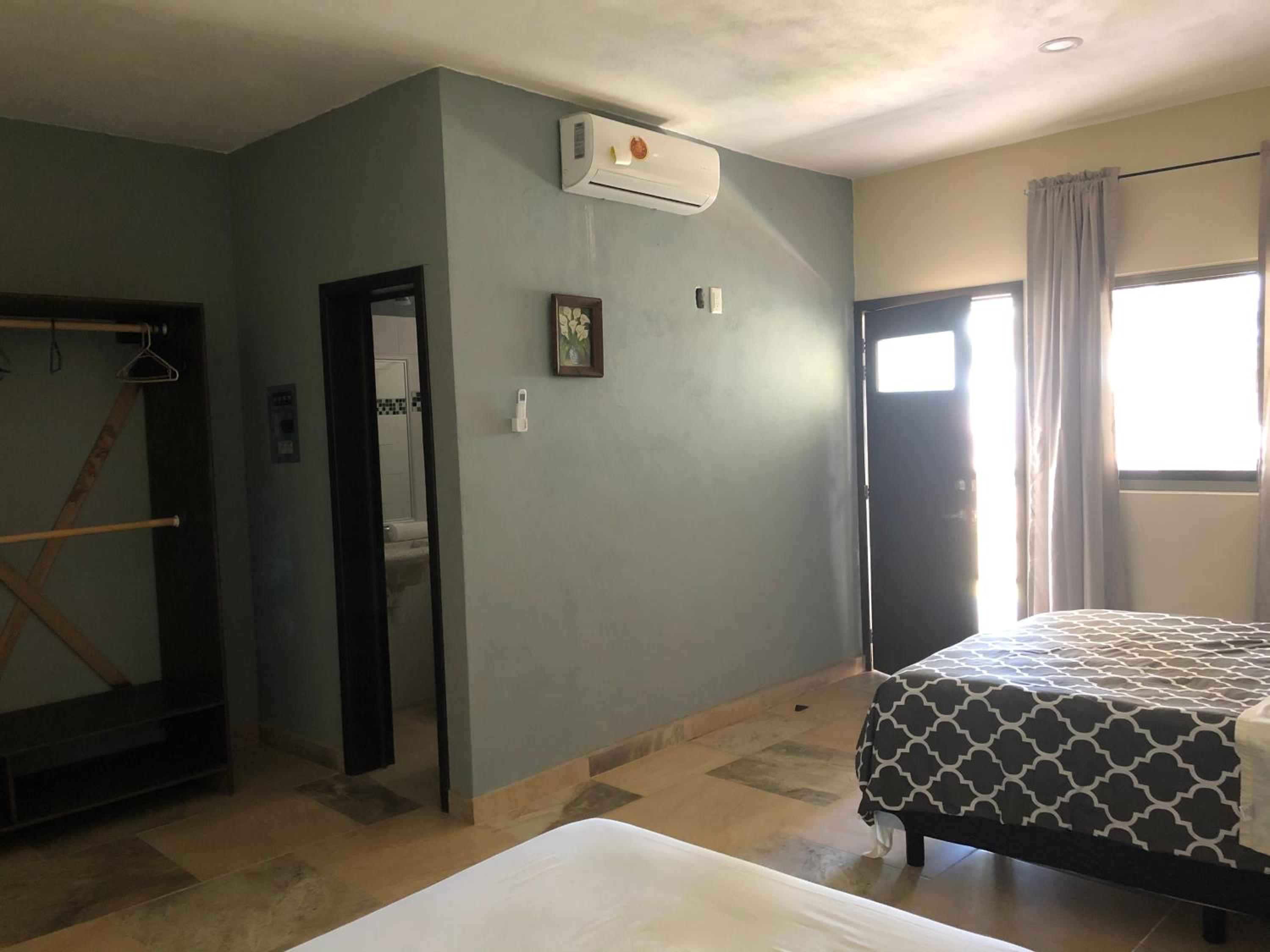 Deluxe Queen Room with Two Queen Beds - Photo 6