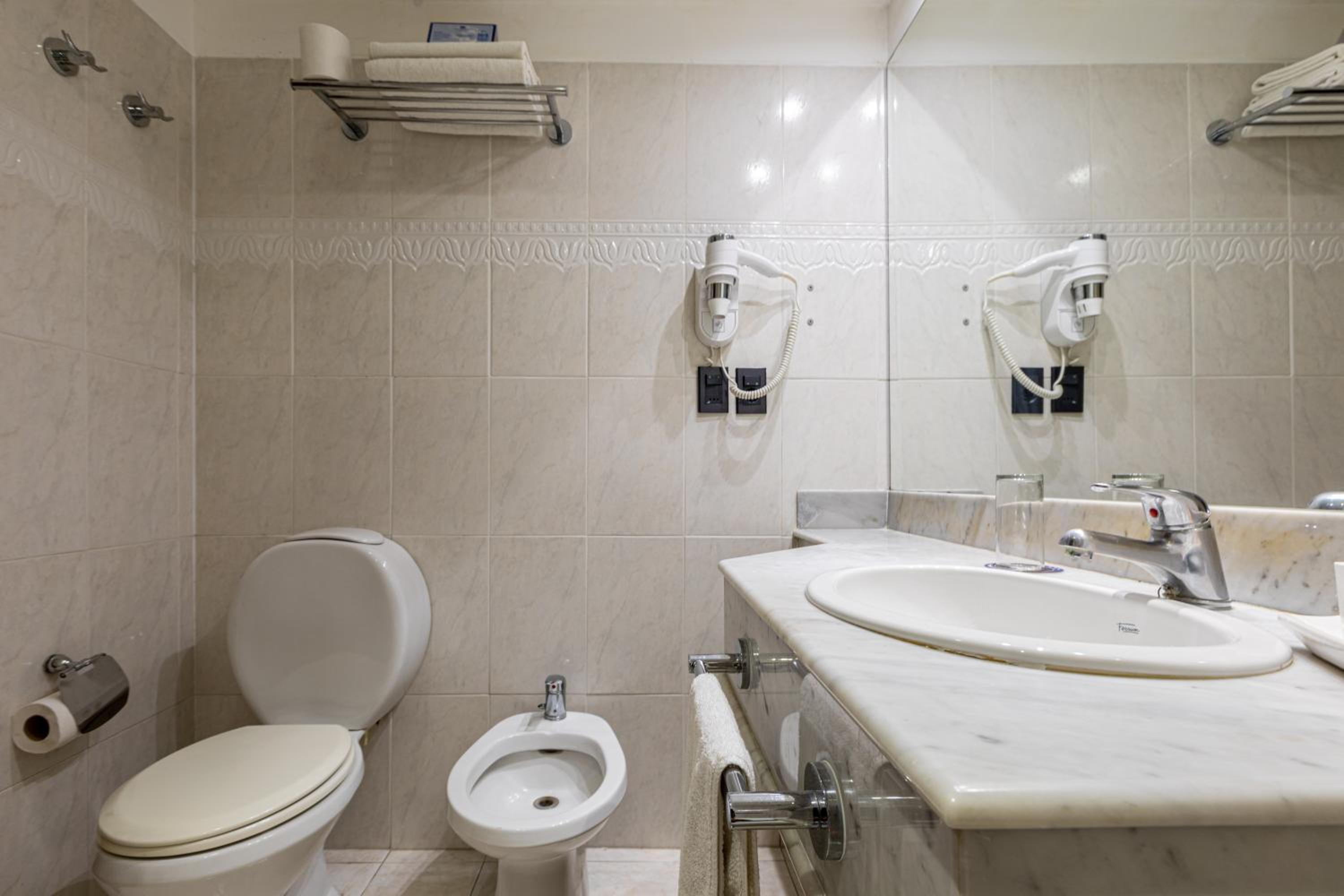Standard Twin Room - Photo 2