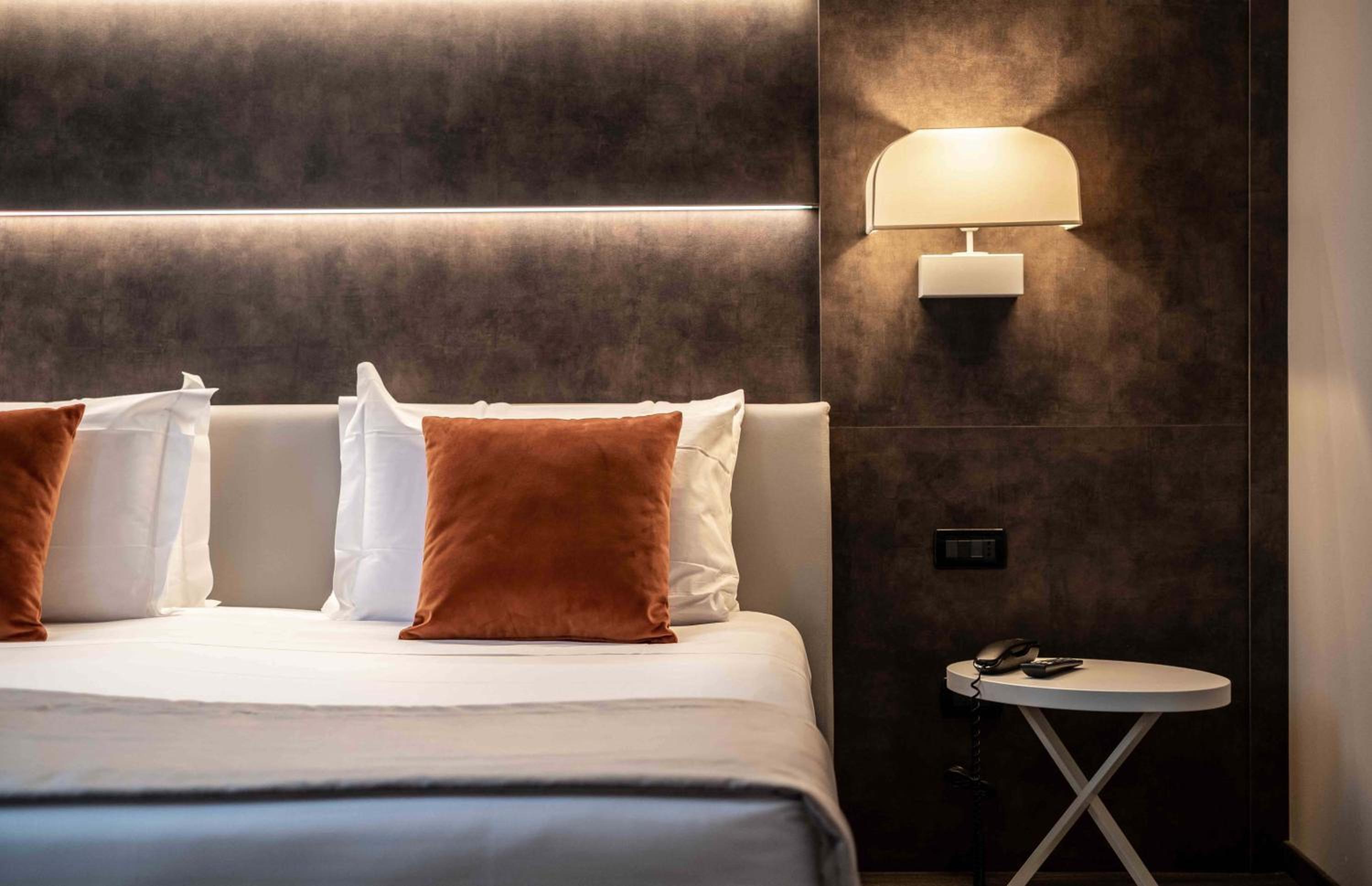 Deluxe Suite with Spa Bath - Photo 1