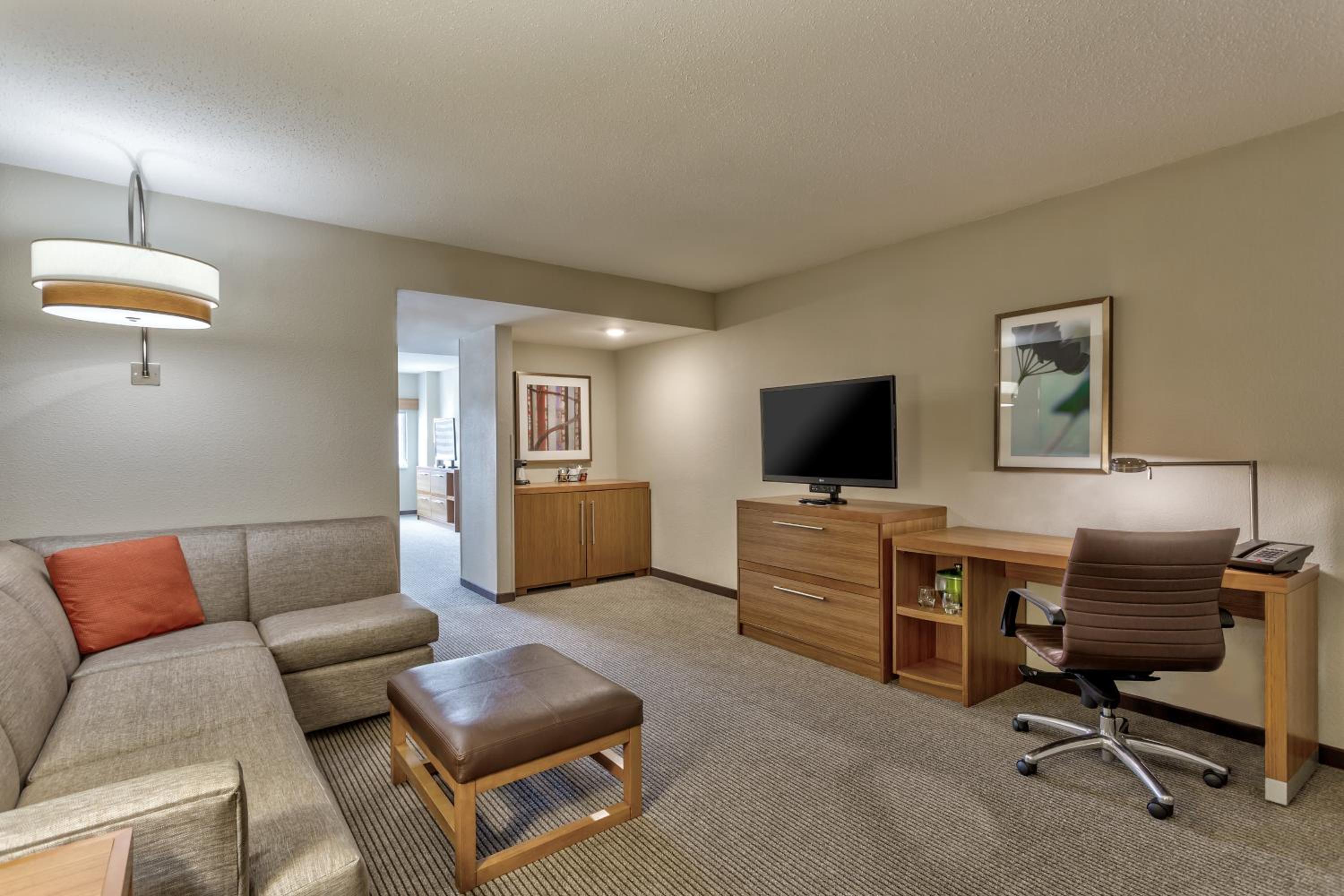 King Room with Sofa Bed - High Floor - Photo 2
