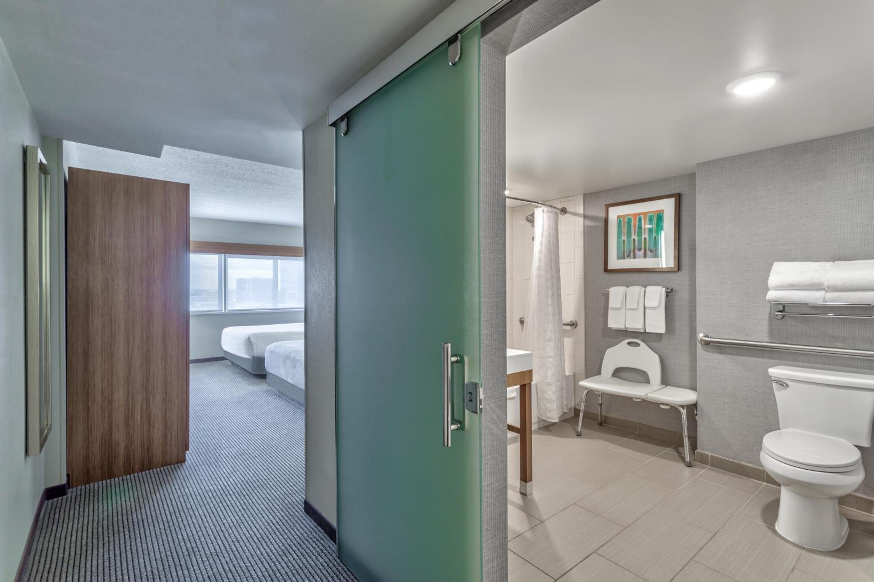 Queen Room with Two Queen Beds, Sofa Bed and Accessible Tub - Photo 2