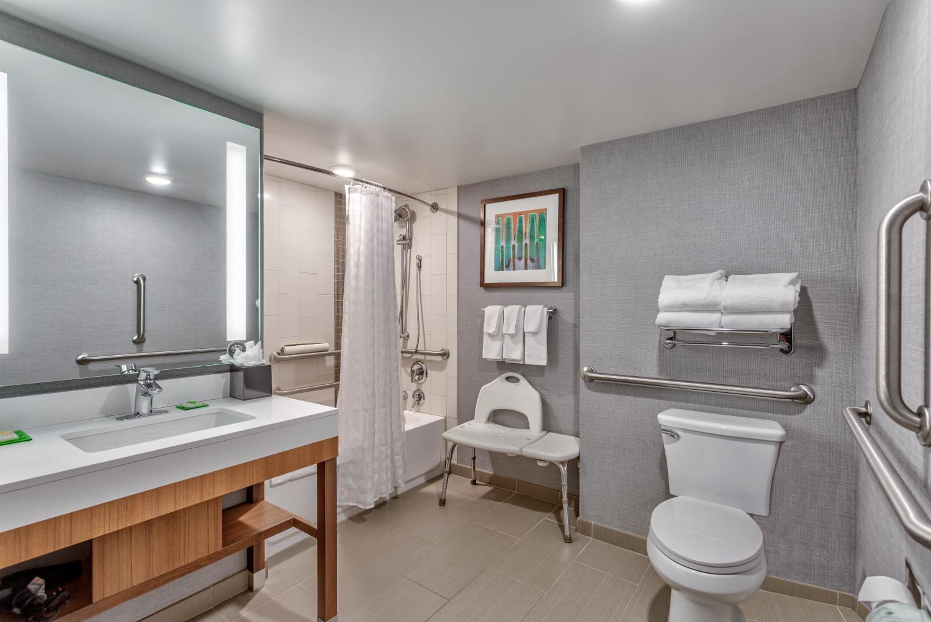 Queen Room with Two Queen Beds, Sofa Bed and Accessible Tub - Photo 3