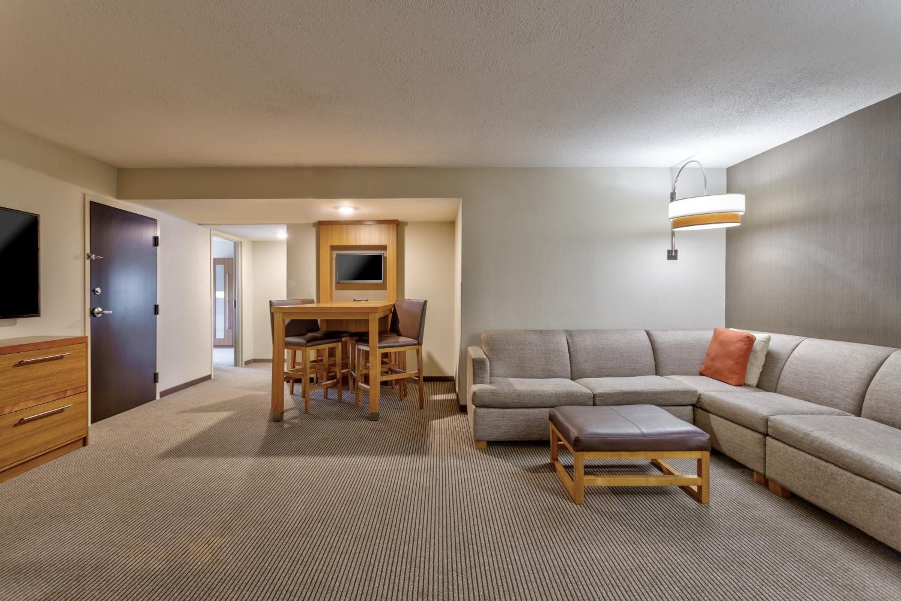 Two-Bedroom Suite - Photo 5