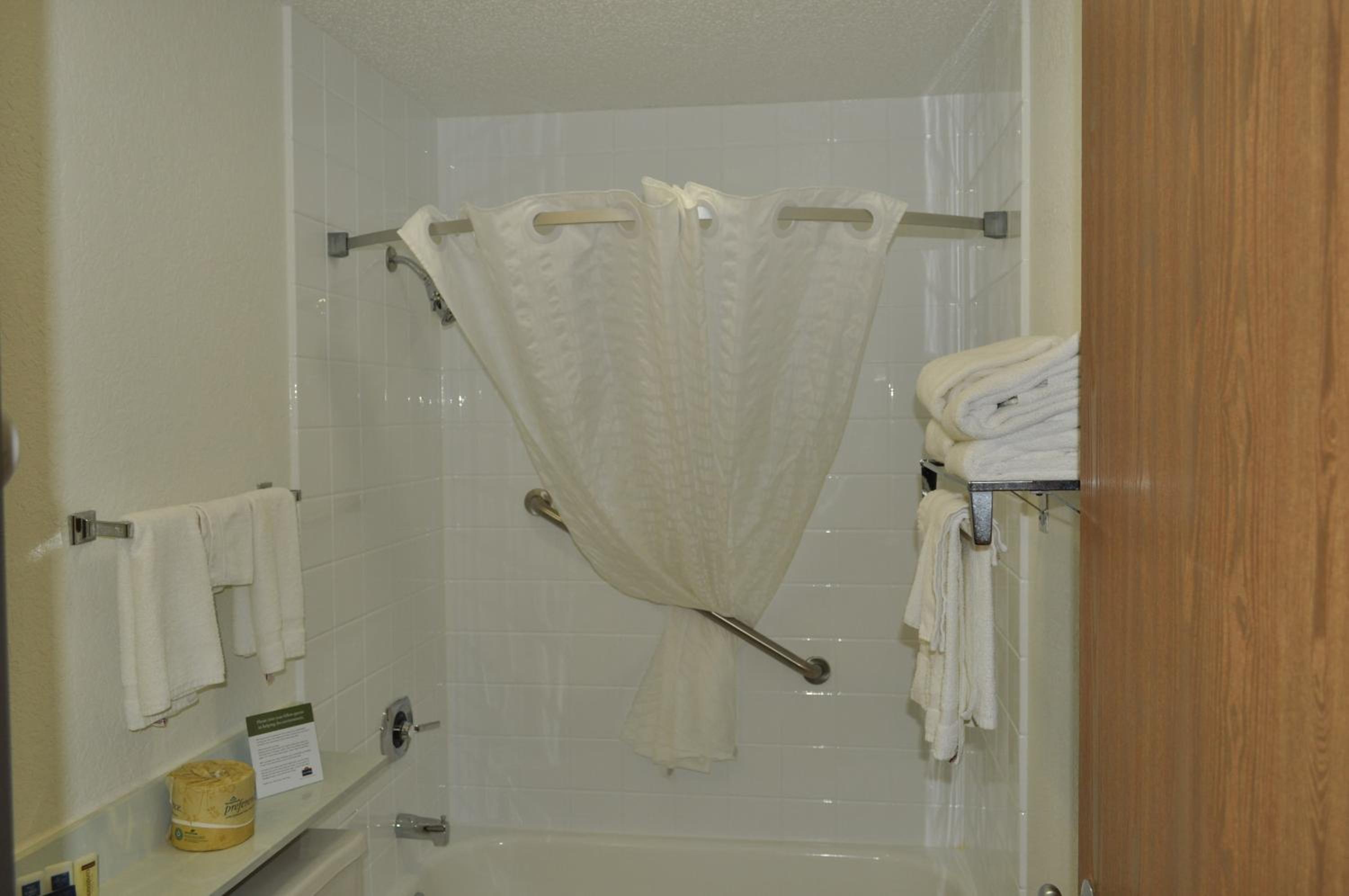 King Room - Non-Smoking - Photo 3