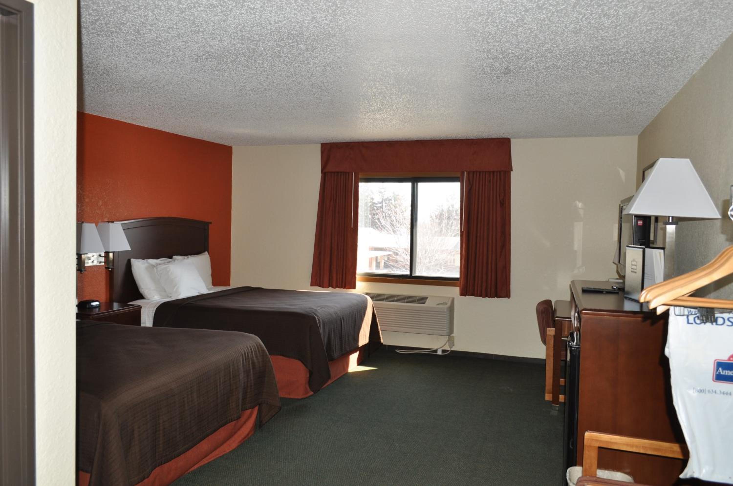 Queen Room with Two Queen Beds - Non-Smoking - Photo 1