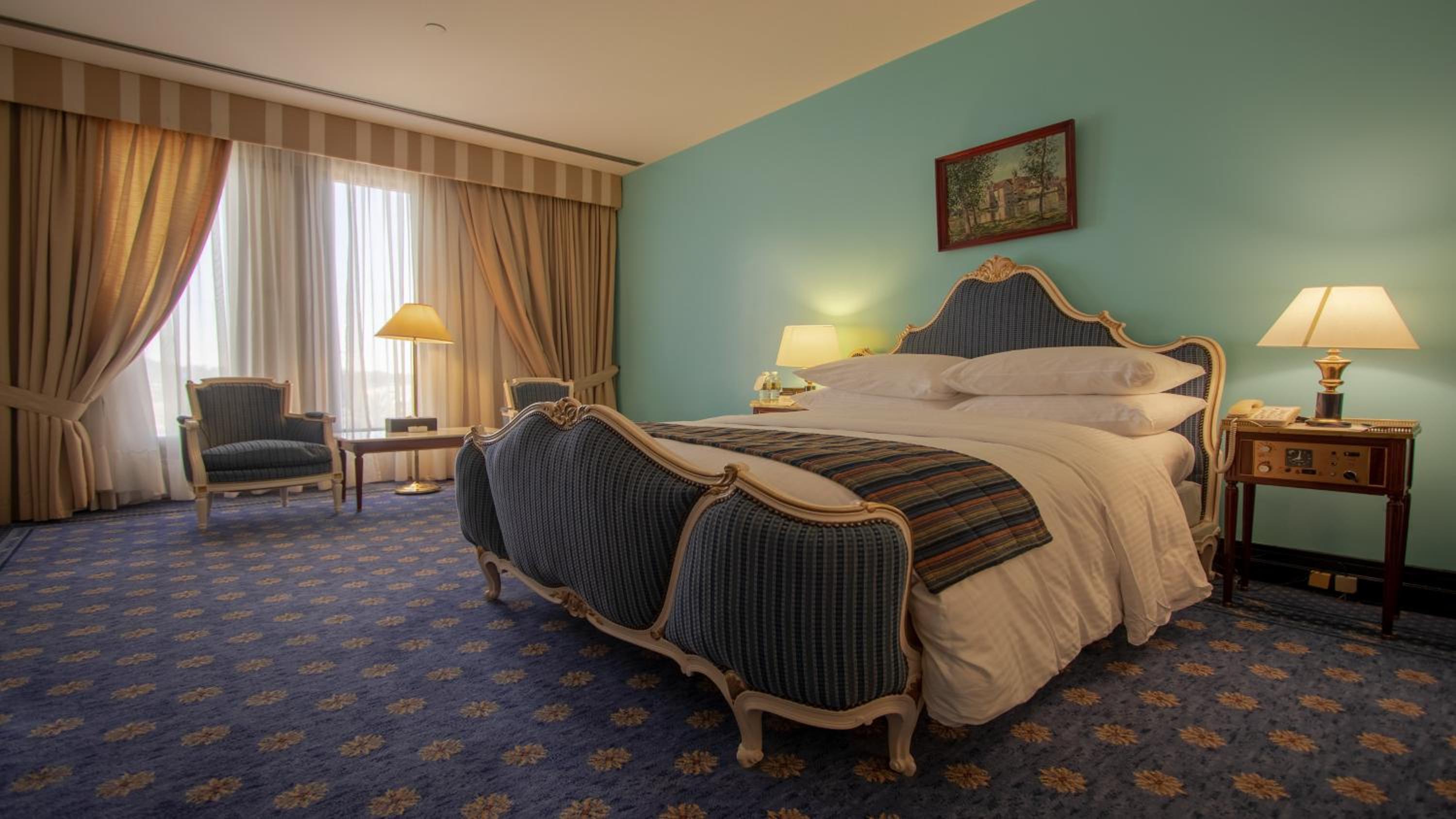 Classic King Room thumbnail 6