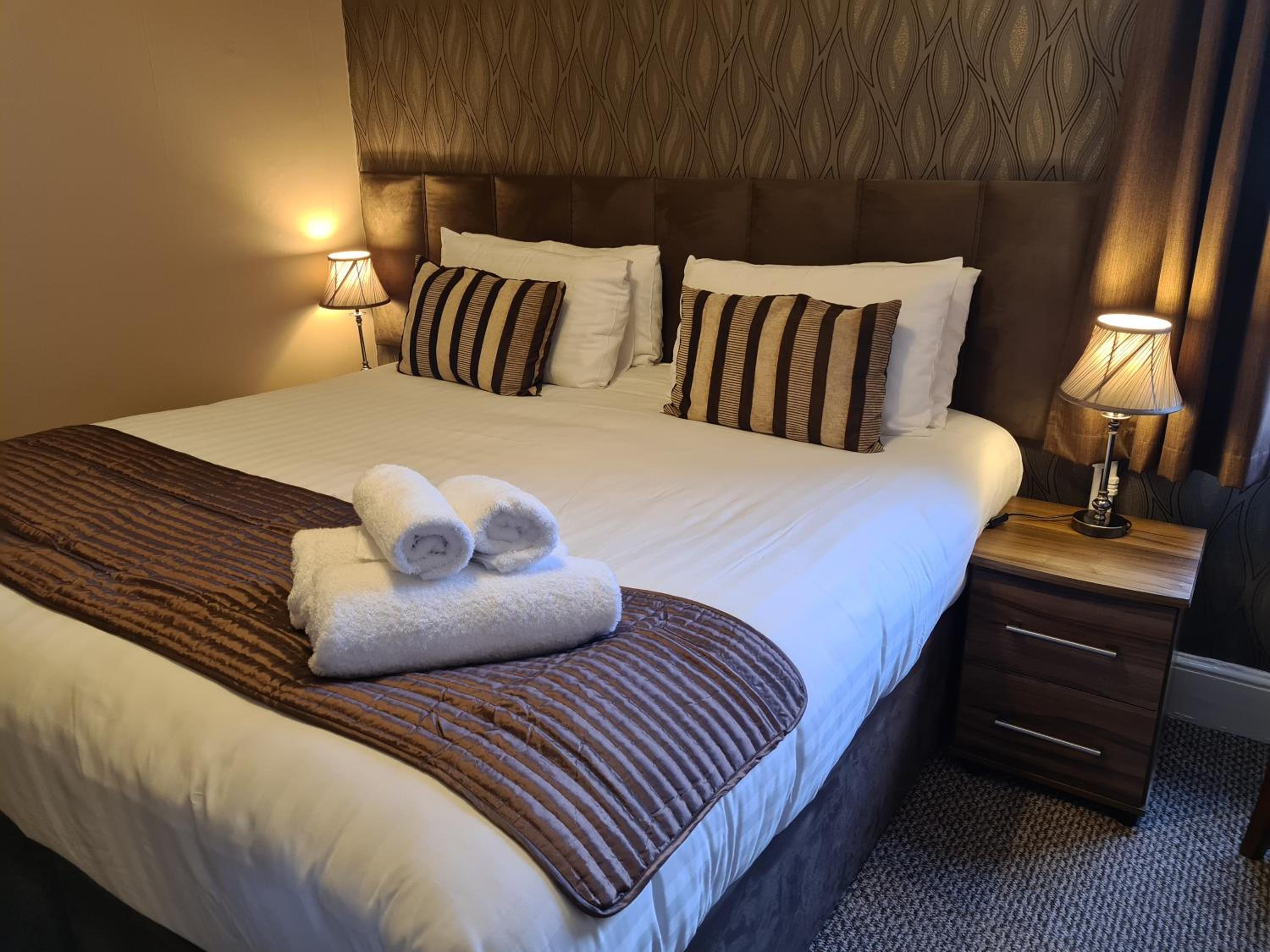 Double or Twin Room with Bathroom photo 2