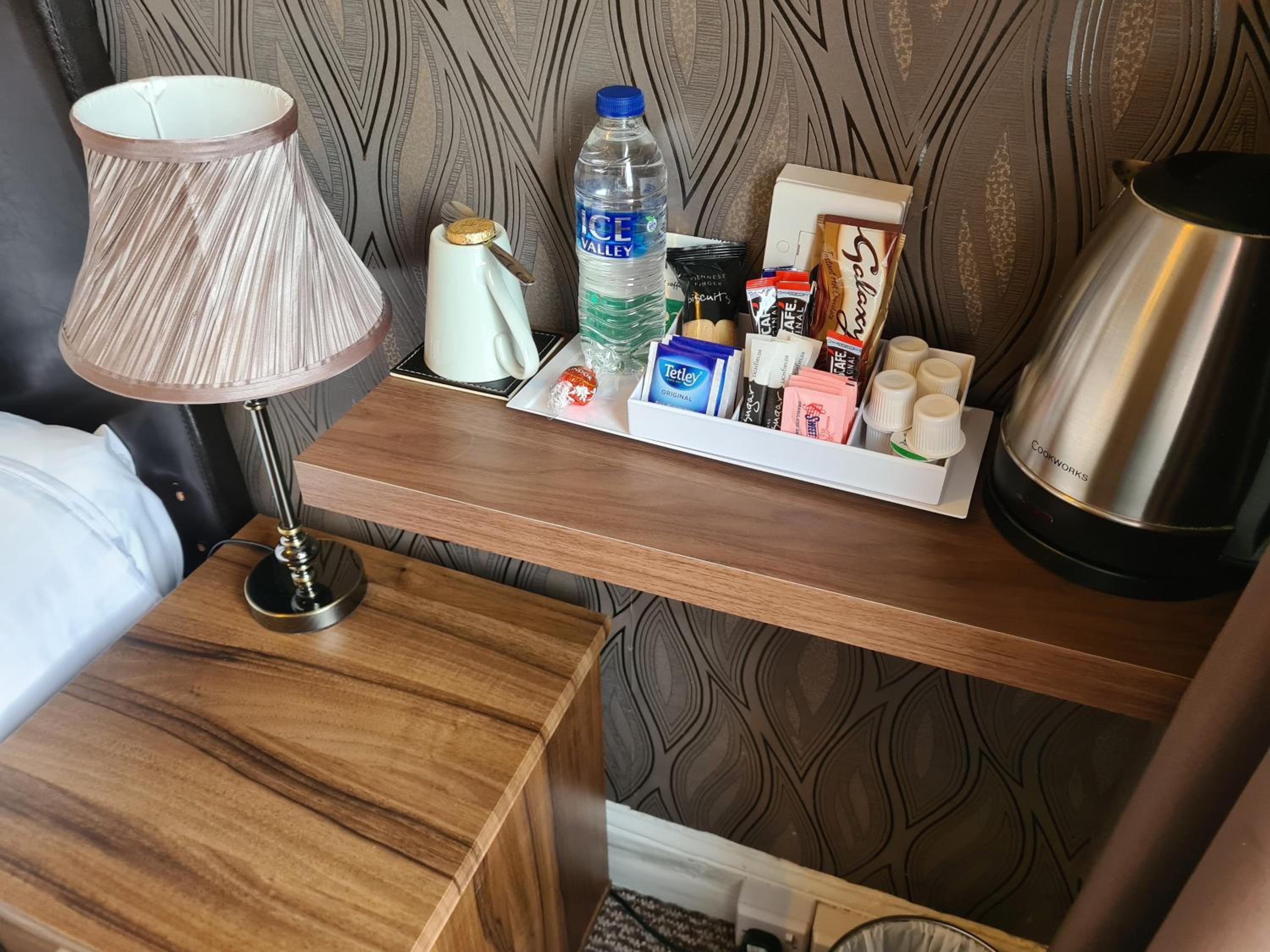 Single Room with Bathroom photo 2