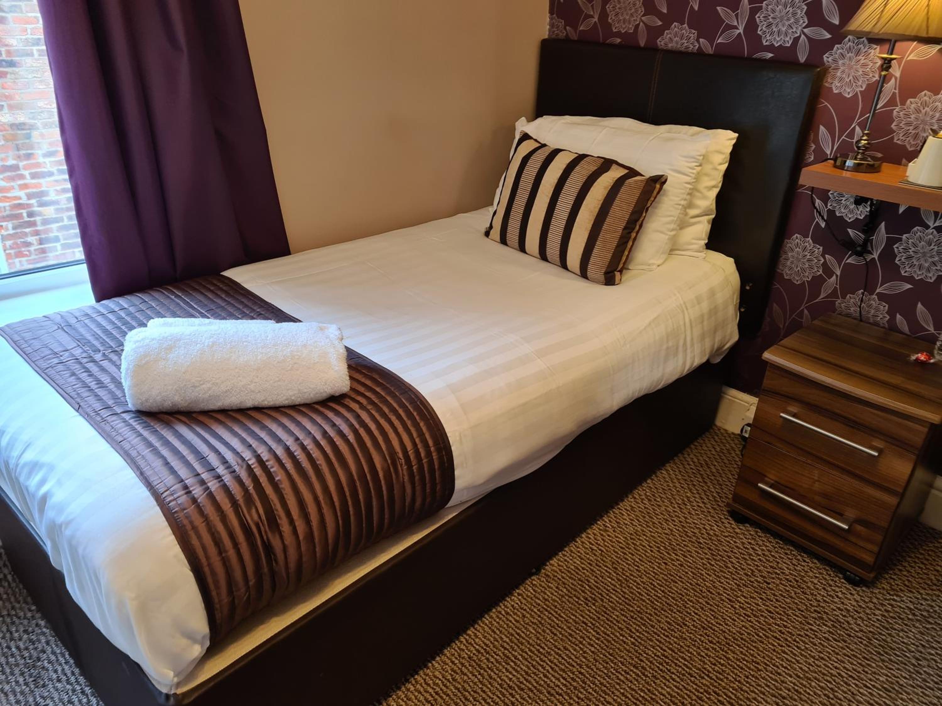 Single Room with Bathroom photo 1