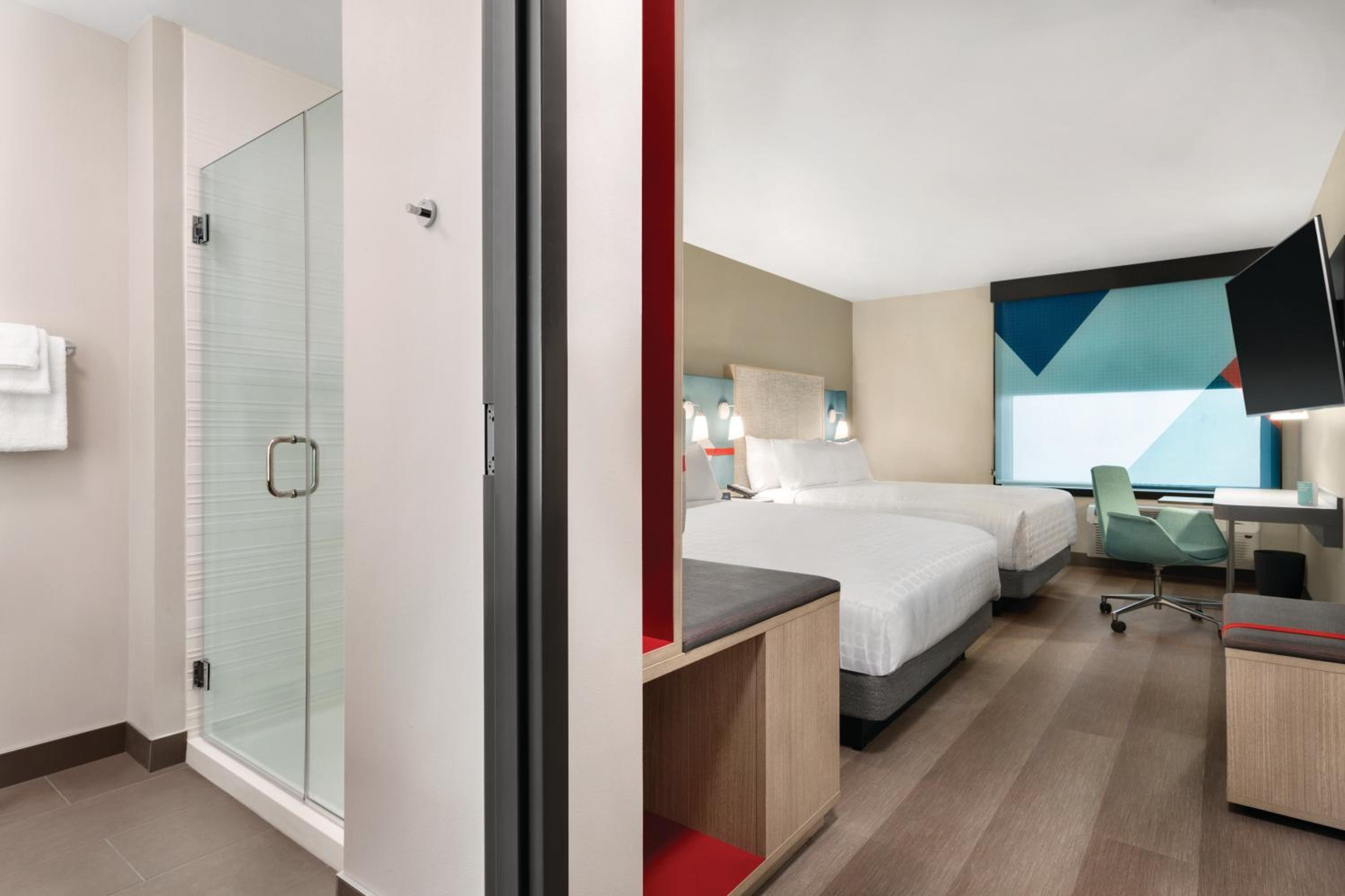 Standard Room with Two Queen Beds - Photo 7
