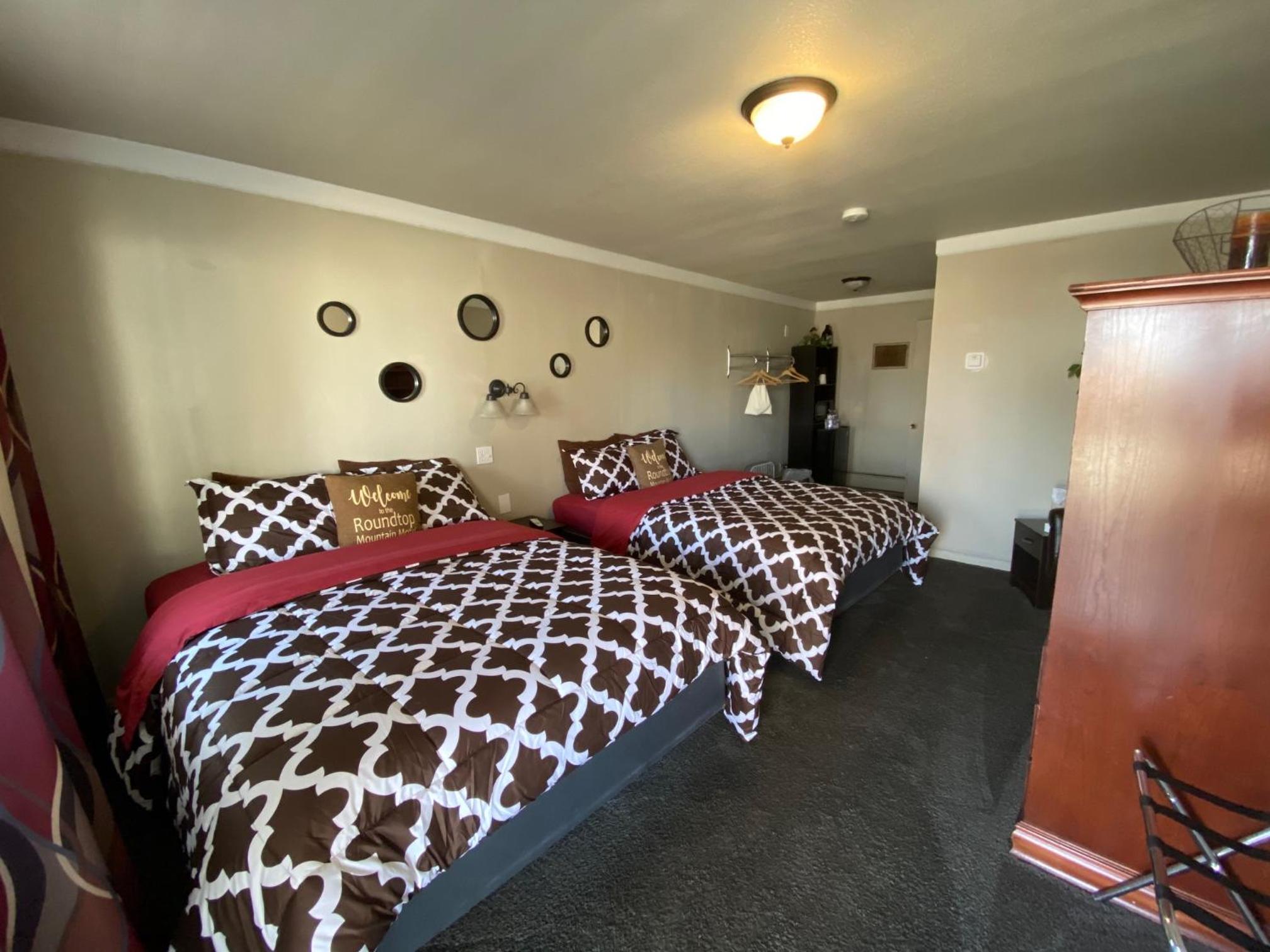 Standard Double Queen Room photo 3