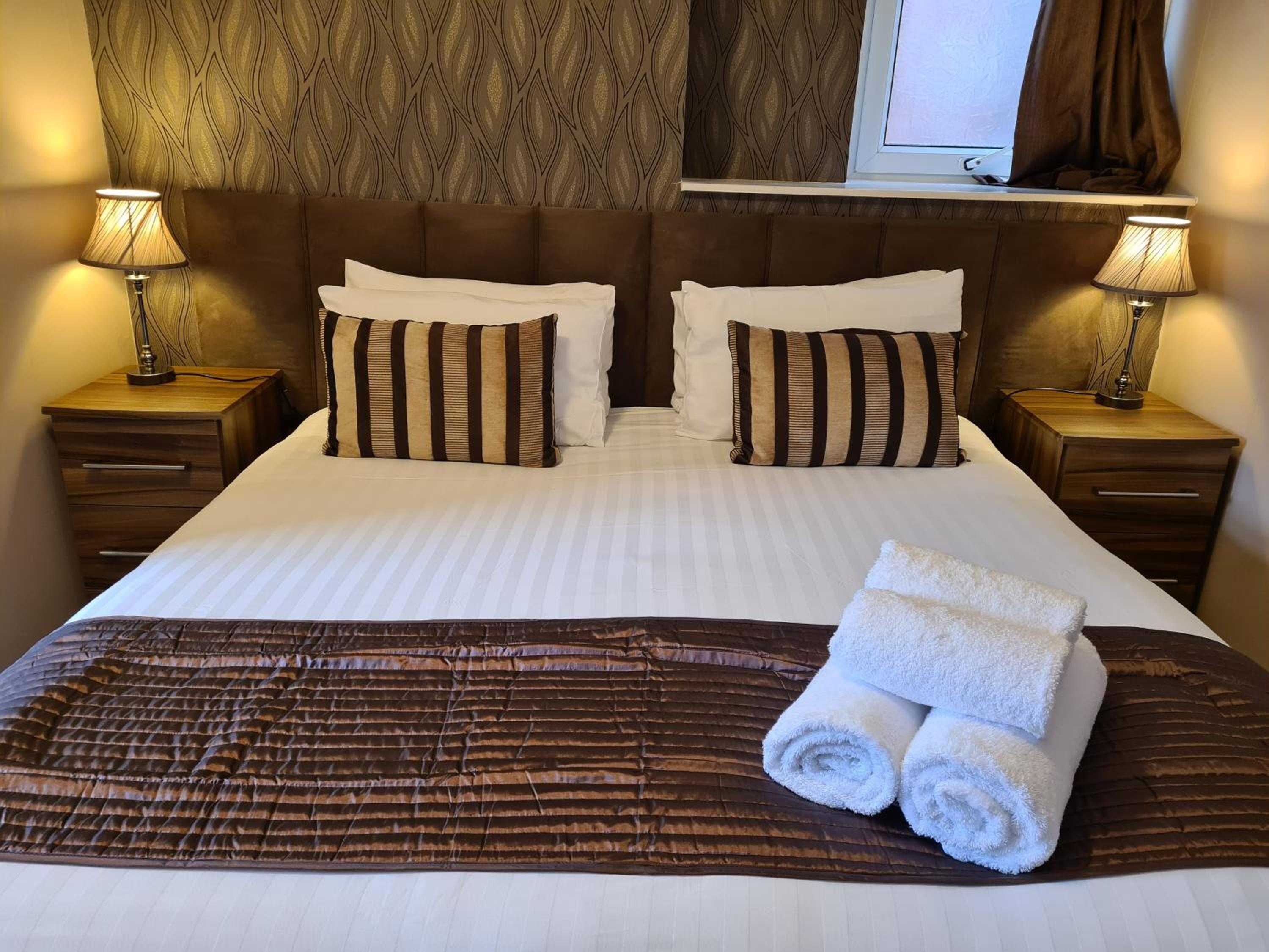 Double or Twin Room with Bathroom photo 1