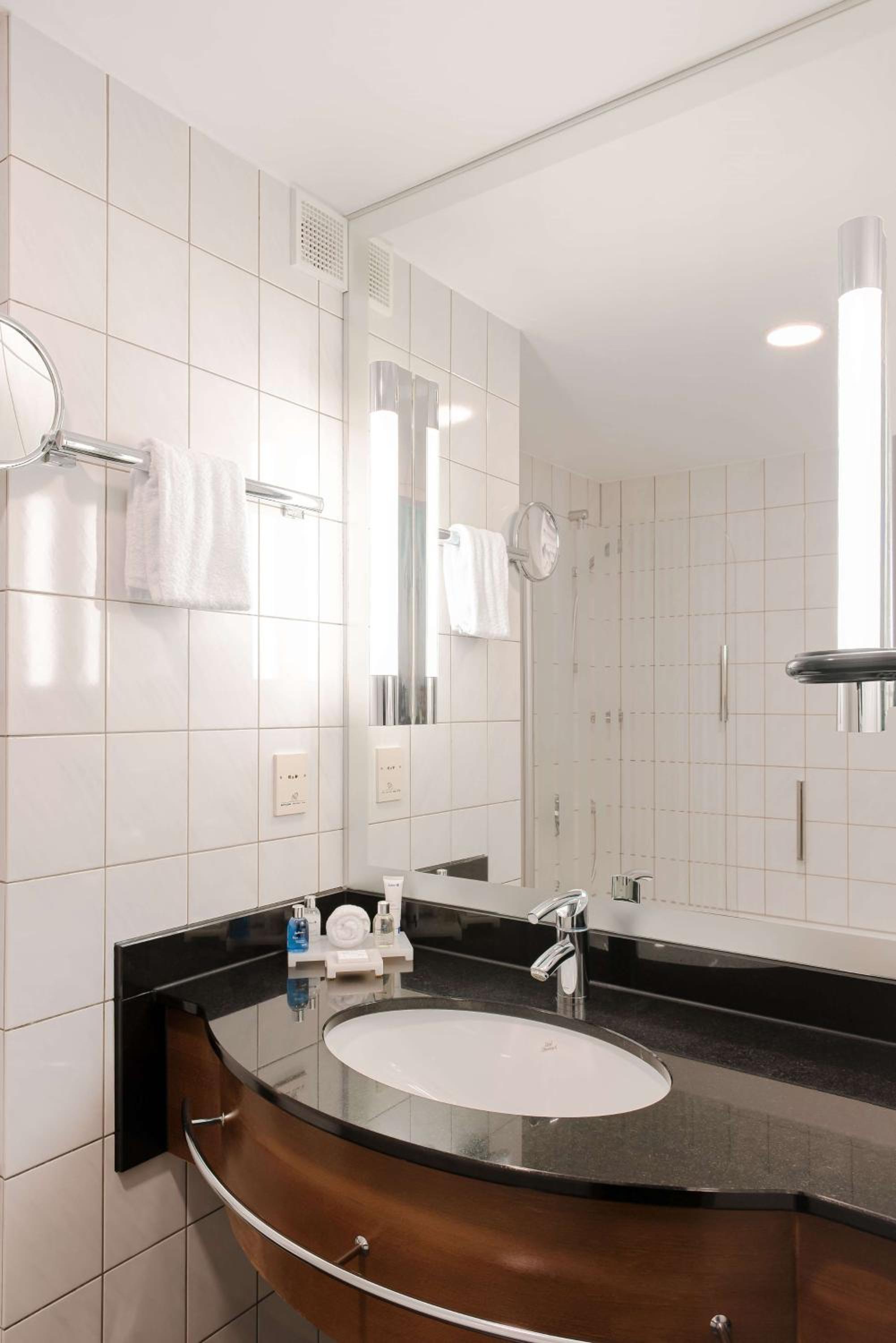 Standard Double Room - Photo 8