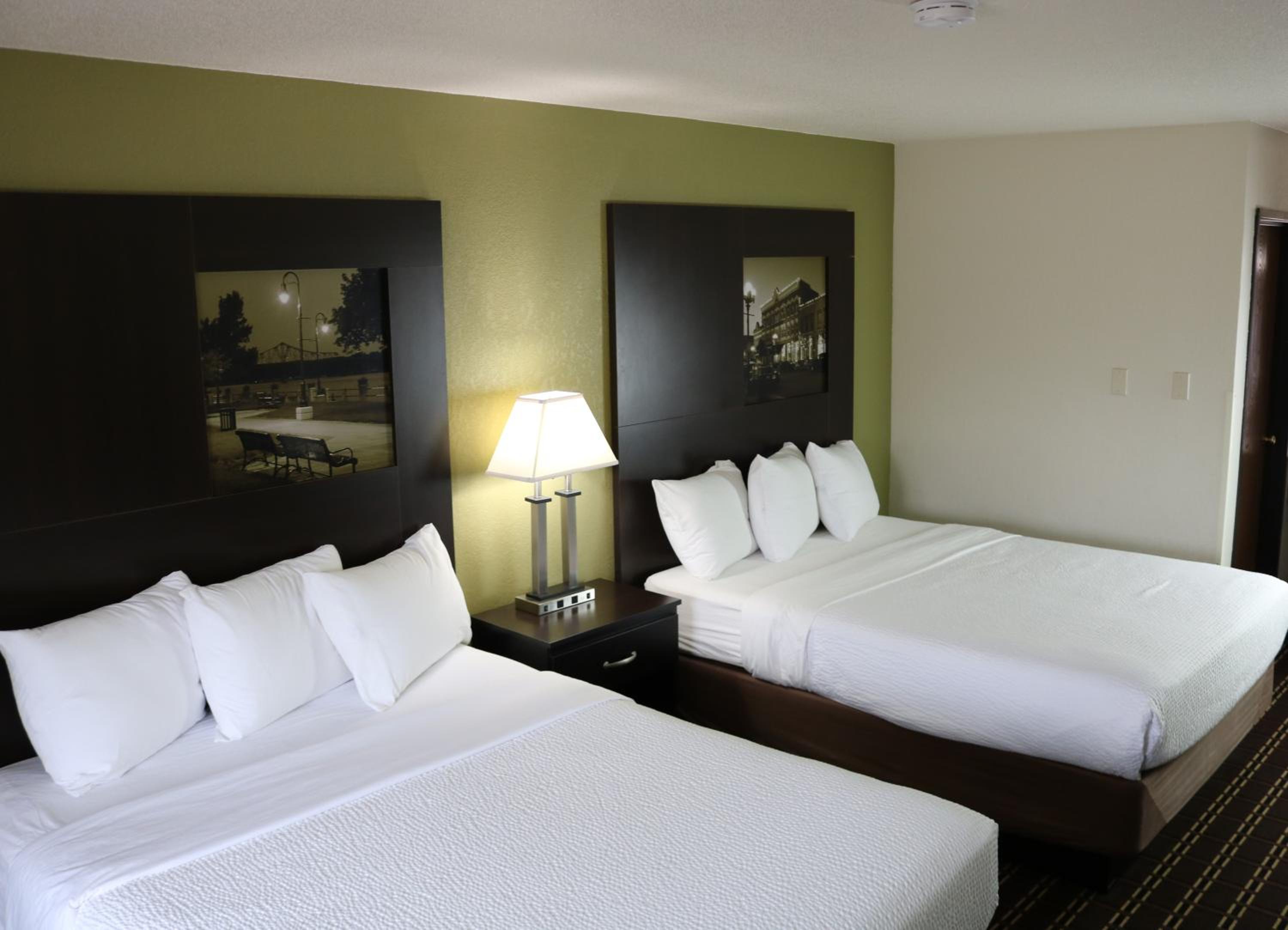 Queen Room with Two Queen Beds - Non-Smoking - Photo 1