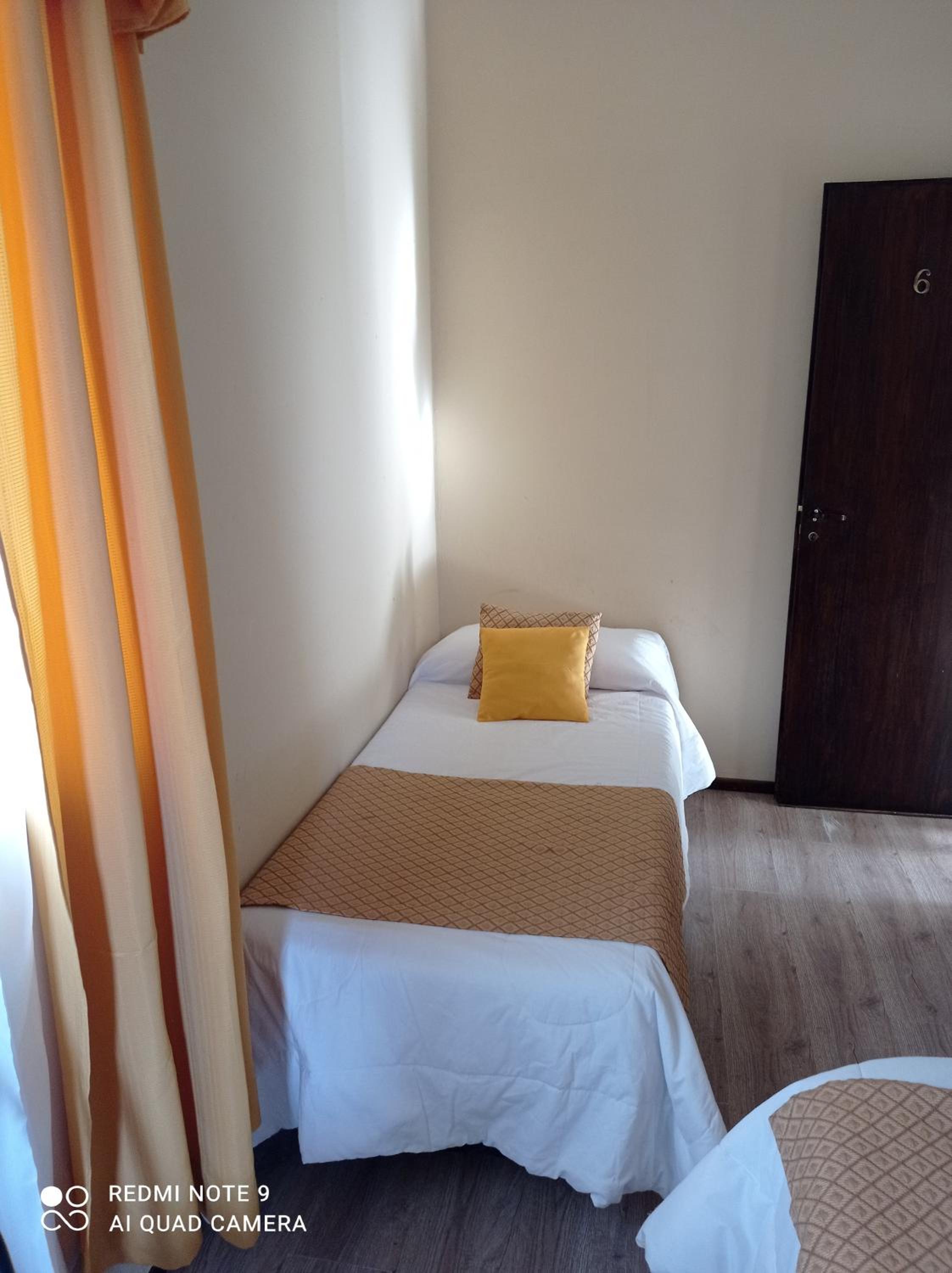 Triple Room with Private Bathroom photo 3