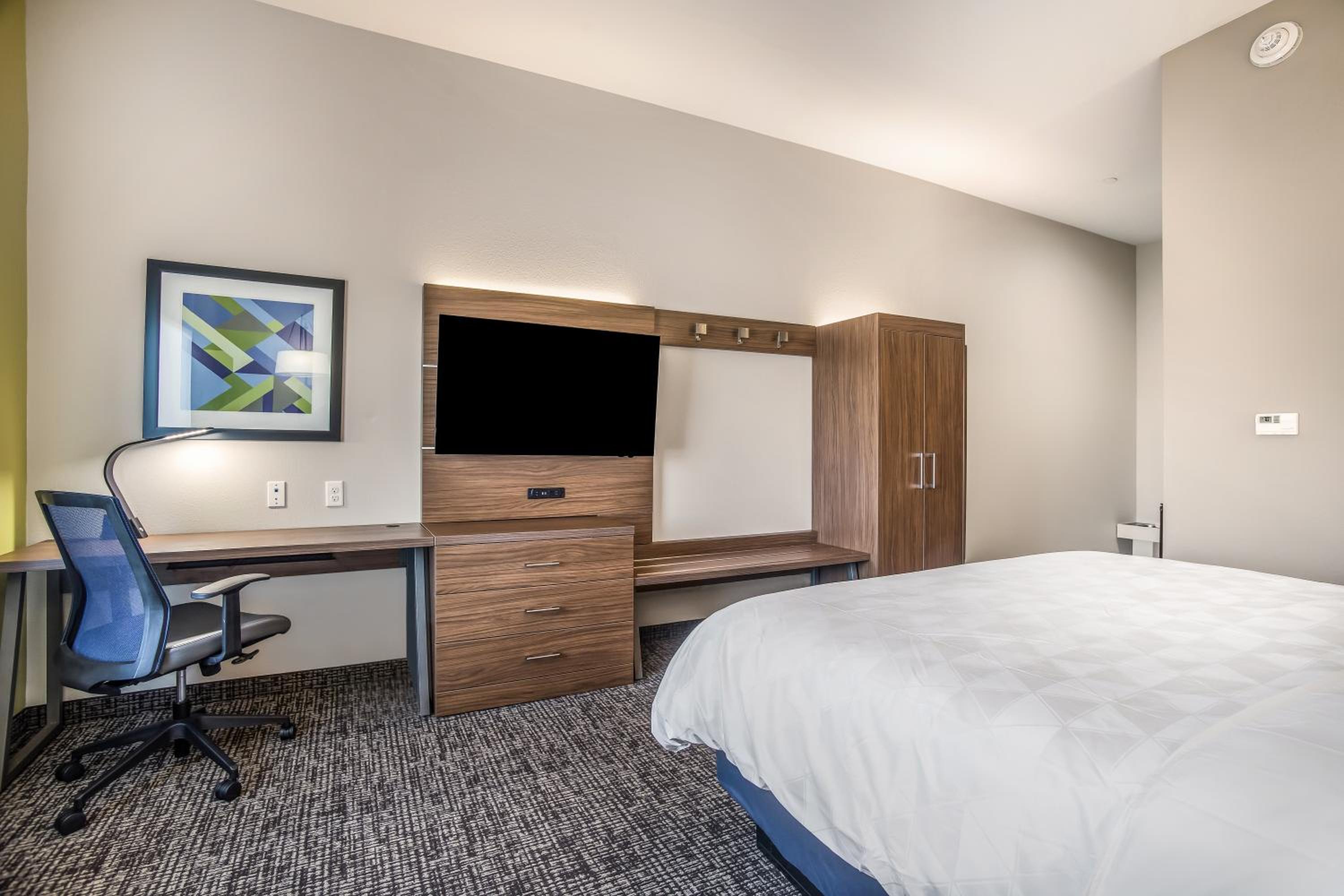 Standard King Room - Communications Accessible