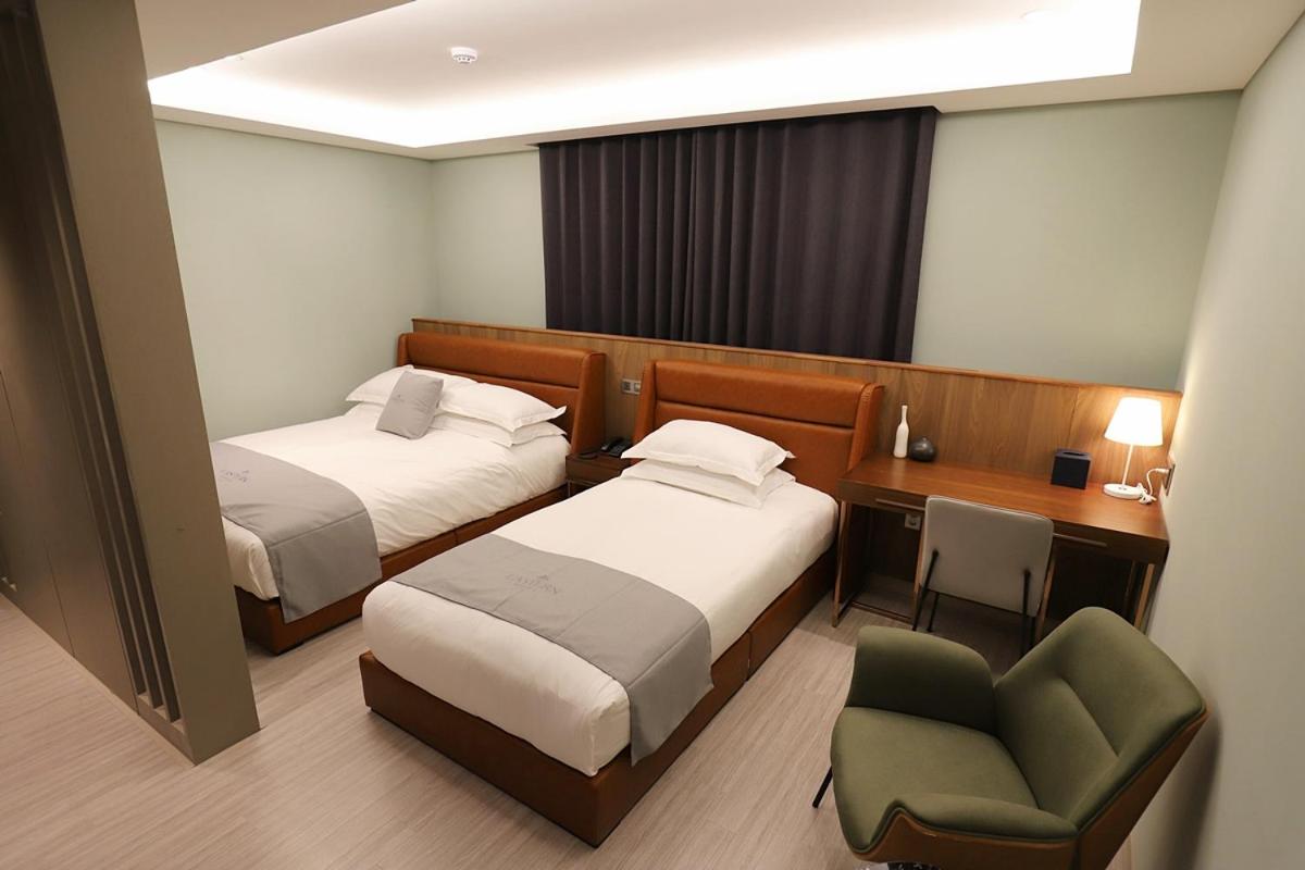 Deluxe Twin Room - Photo 2