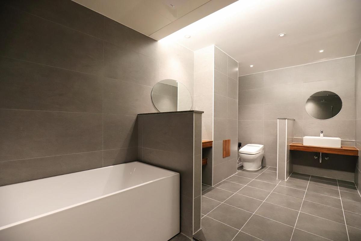 Suite - Photo 2