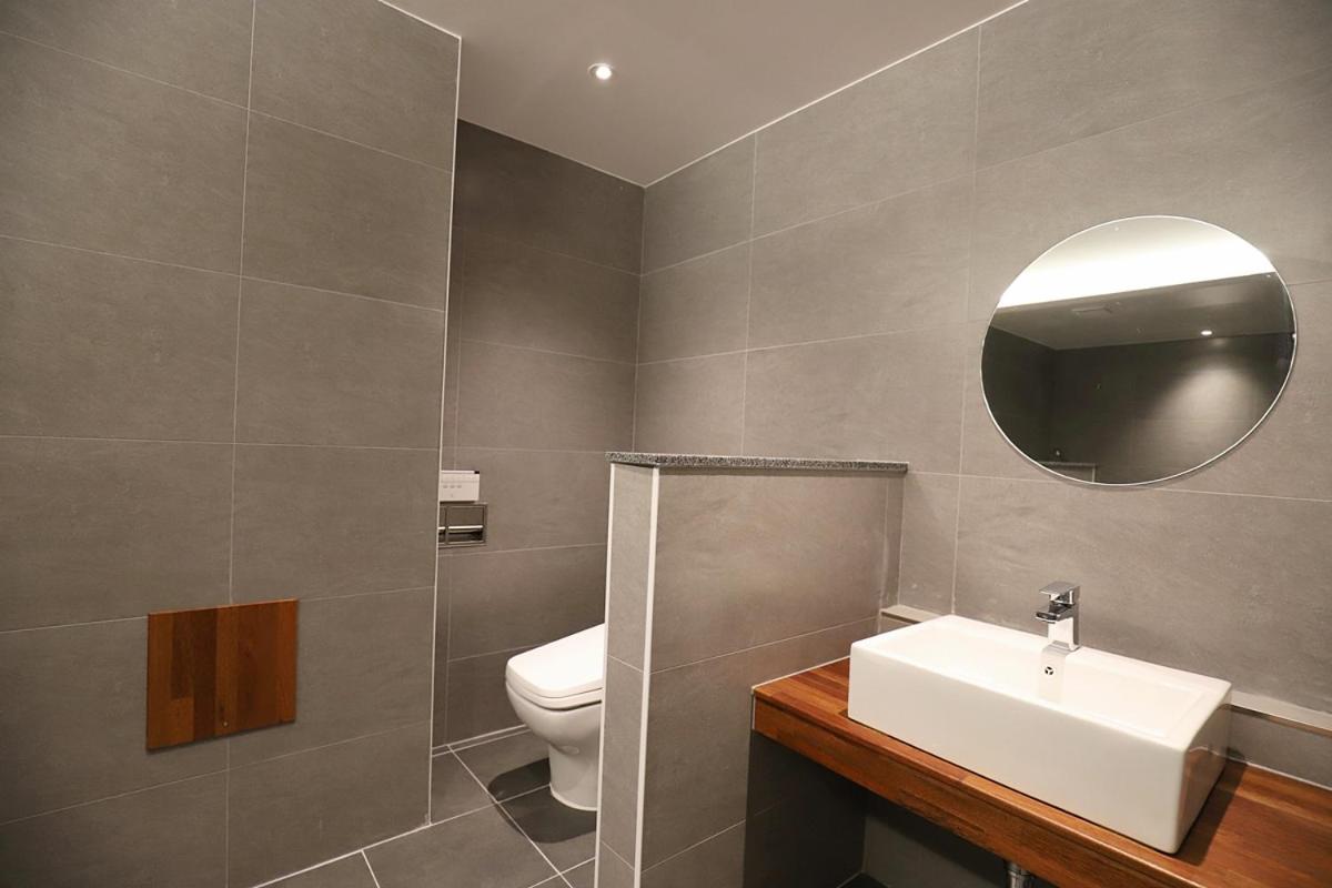 Suite - Photo 5