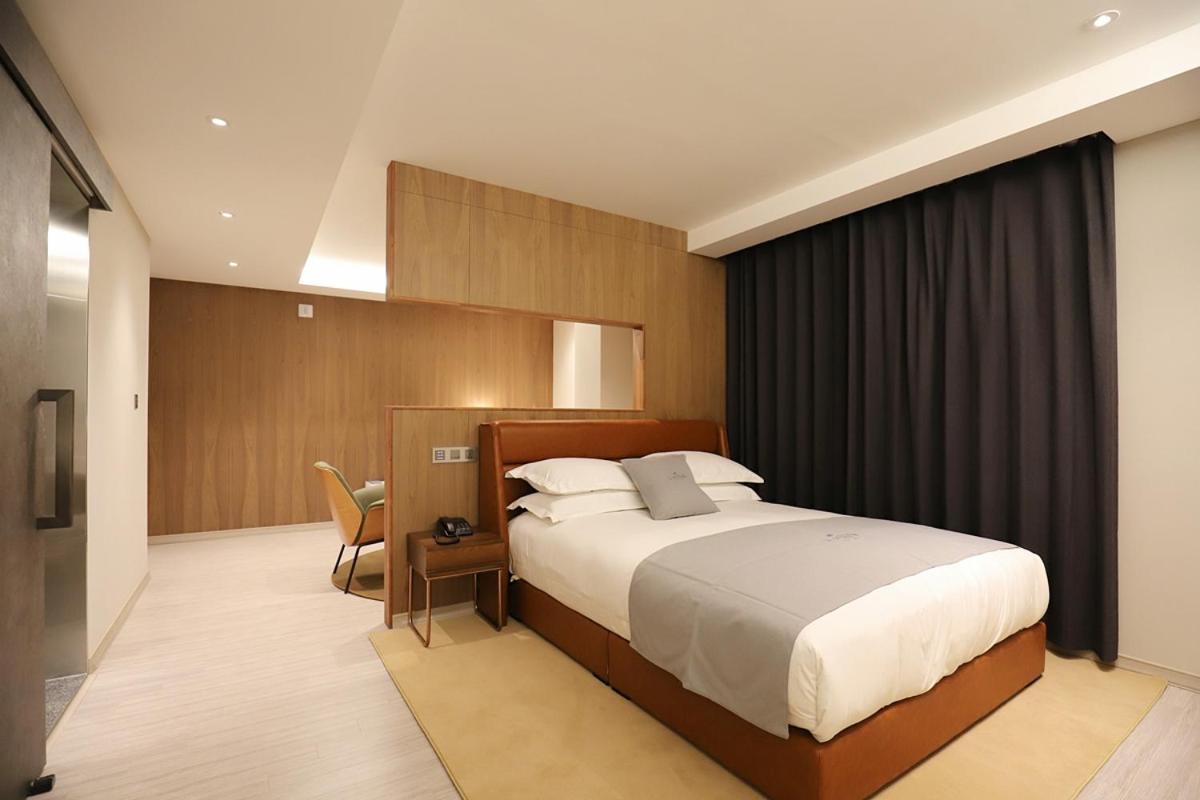 Suite - Photo 3