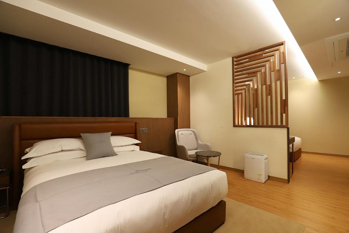 Suite Twin Room - Photo 8