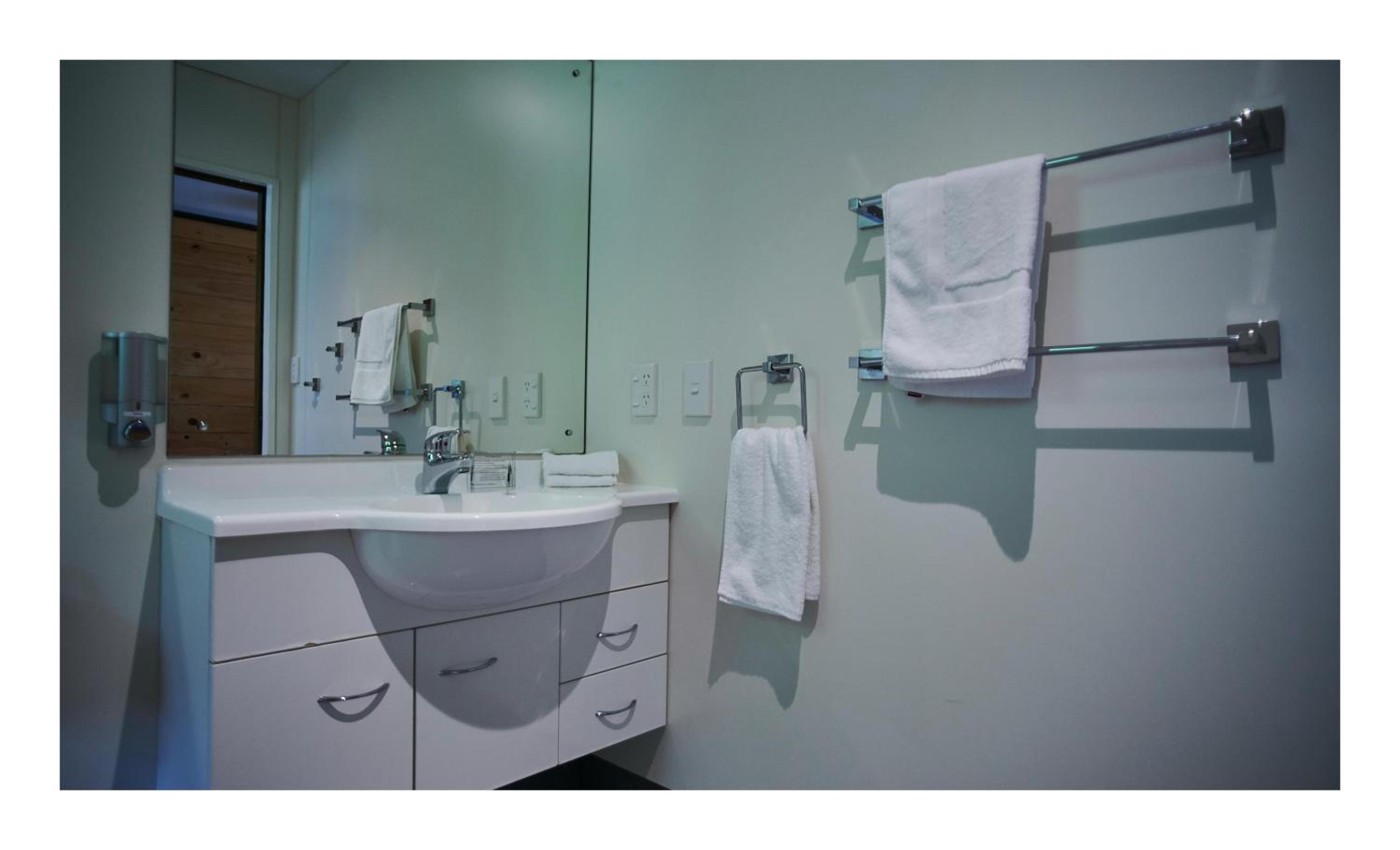 Queen and Single Studio with Private Bathroom photo 2