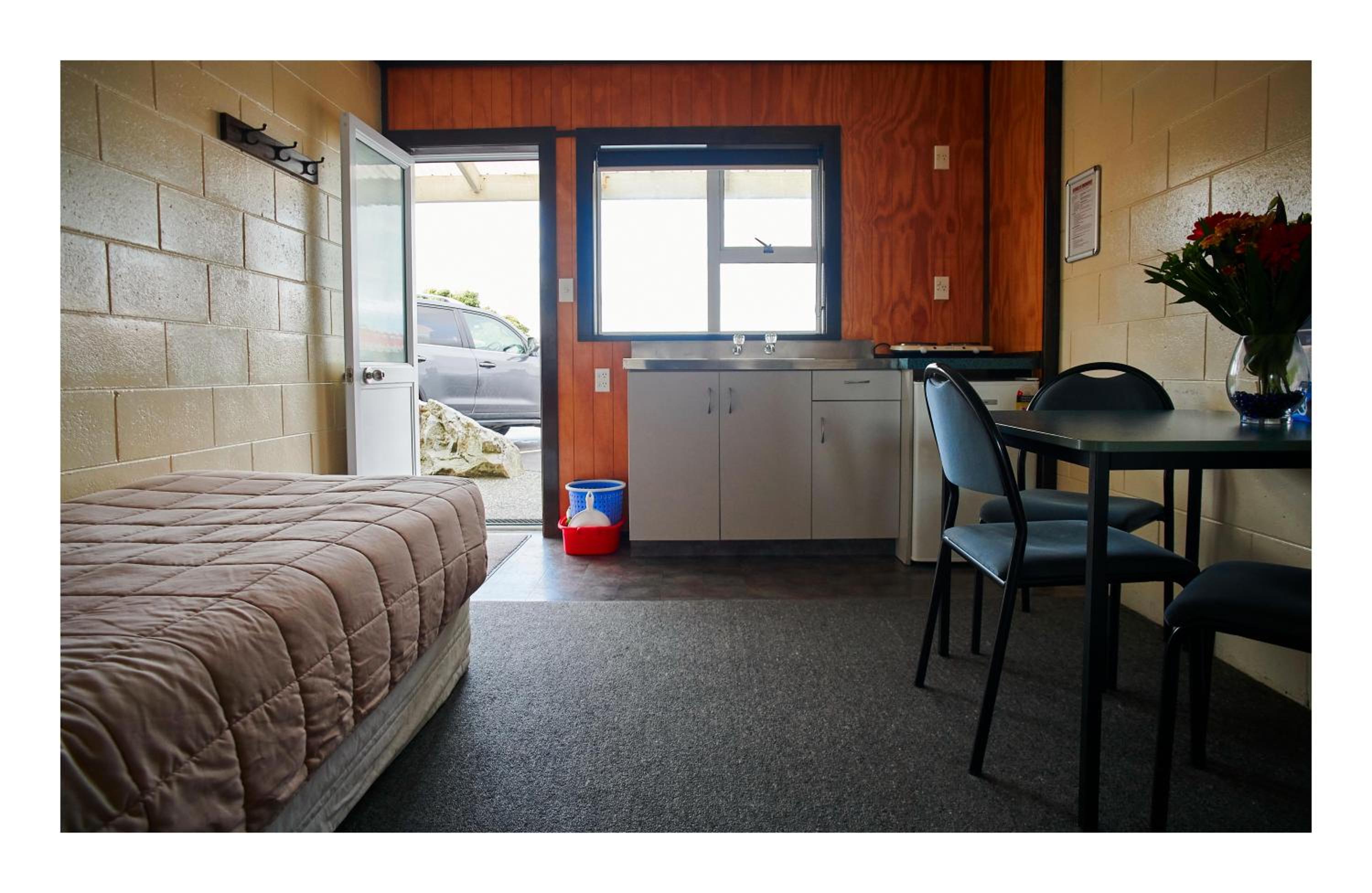 Small Cabin with Kitchenette and Shared Bathroom (5 Guests) photo 1
