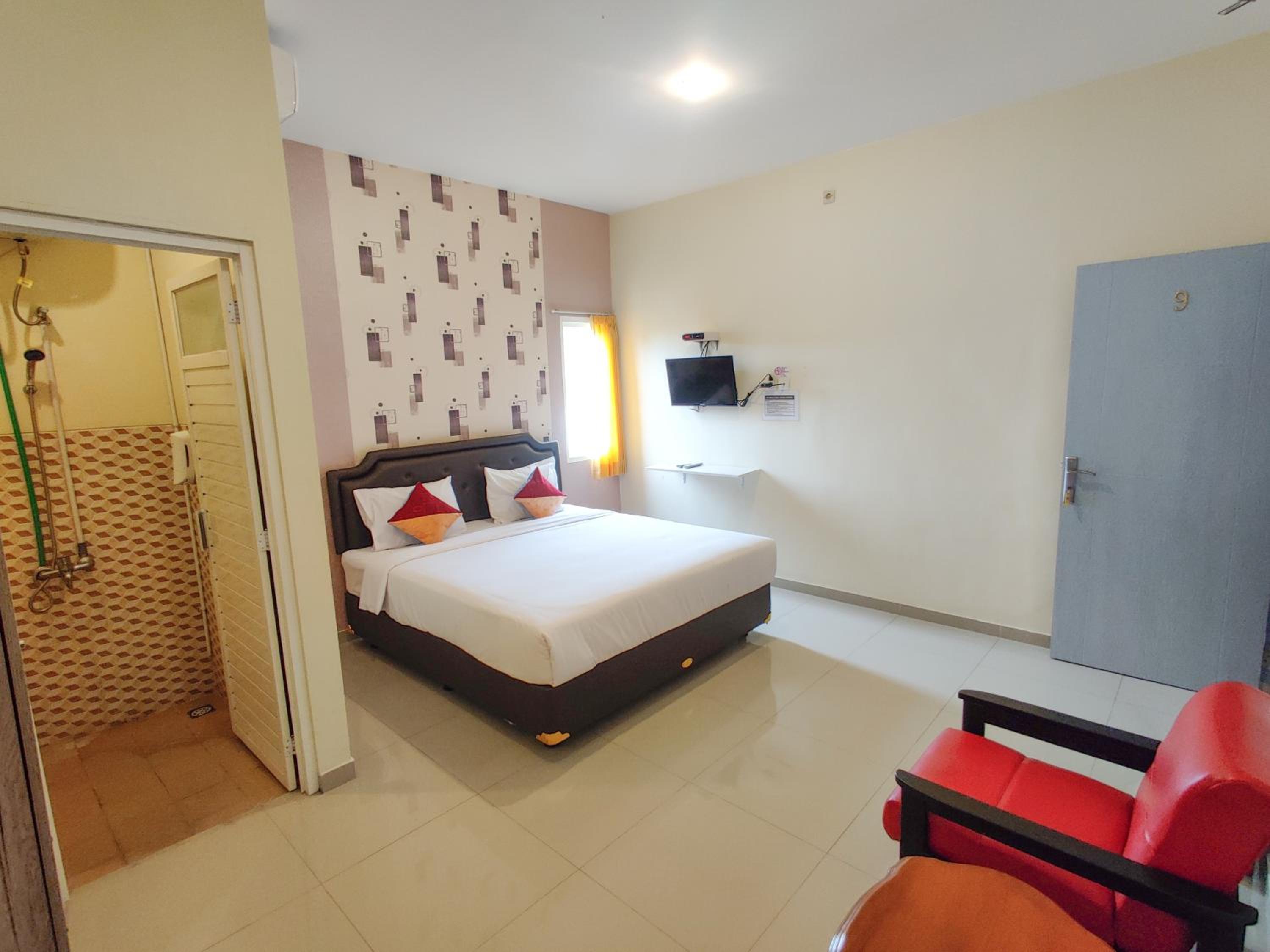 Suite - Photo 1