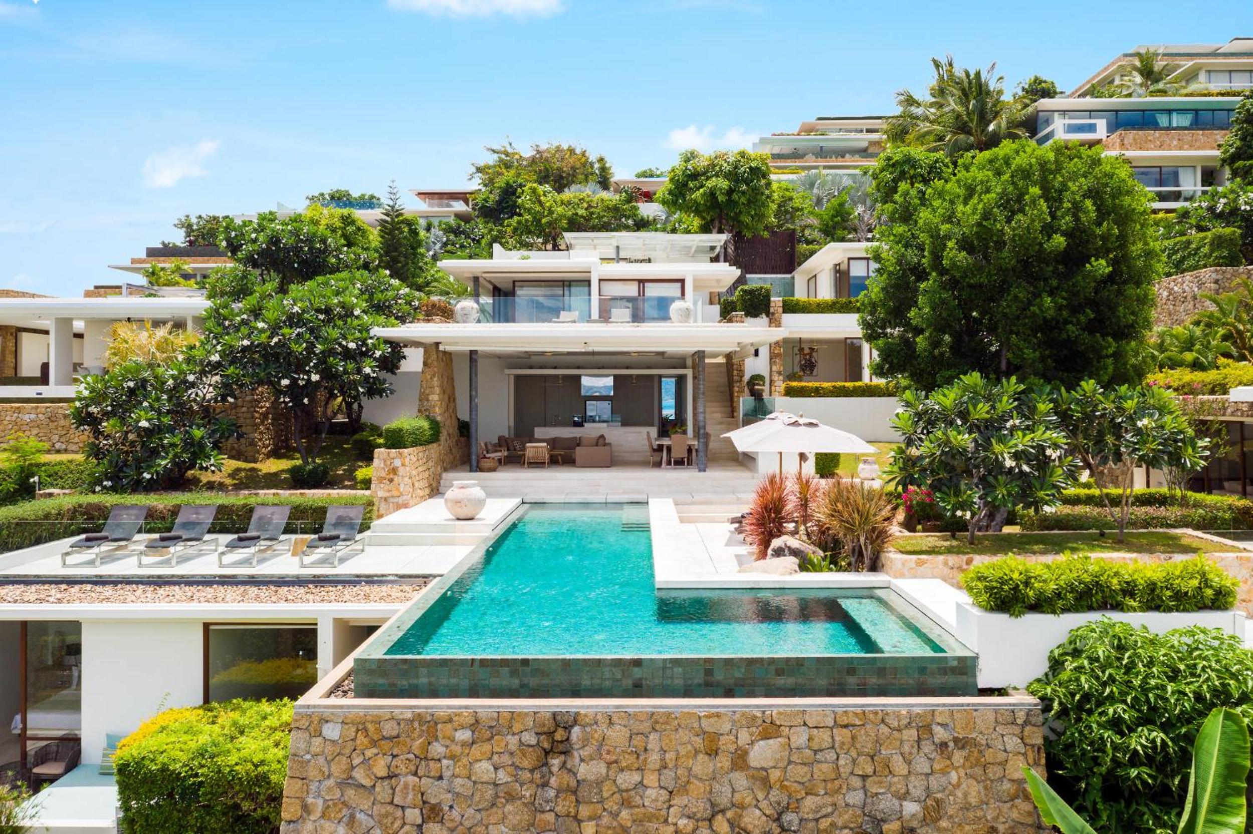 Five-Bedroom Villa photo 2
