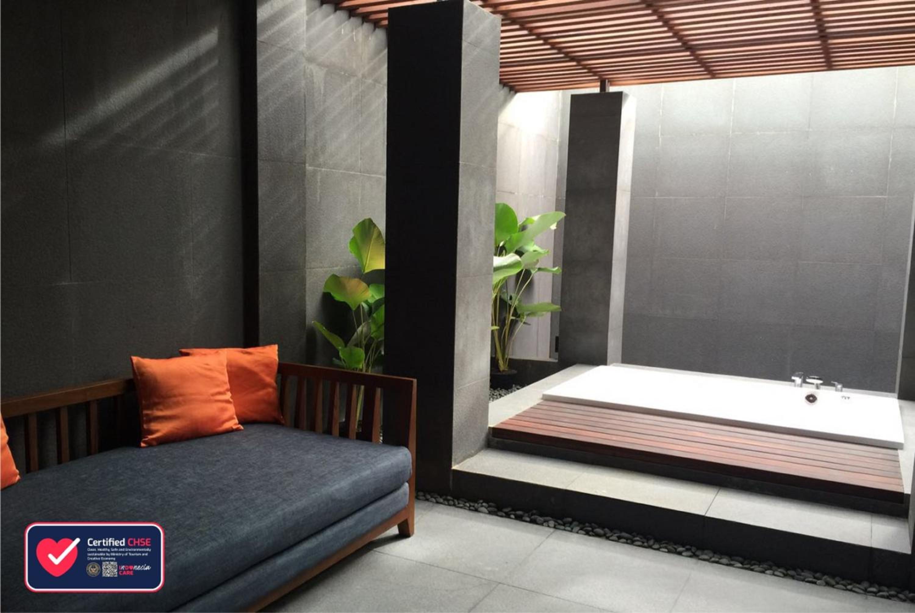 Honeymoon Suite photo 1